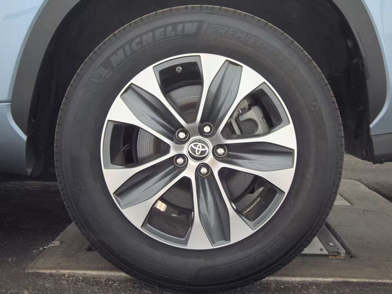 2023 Toyota Highlander XLE FWD