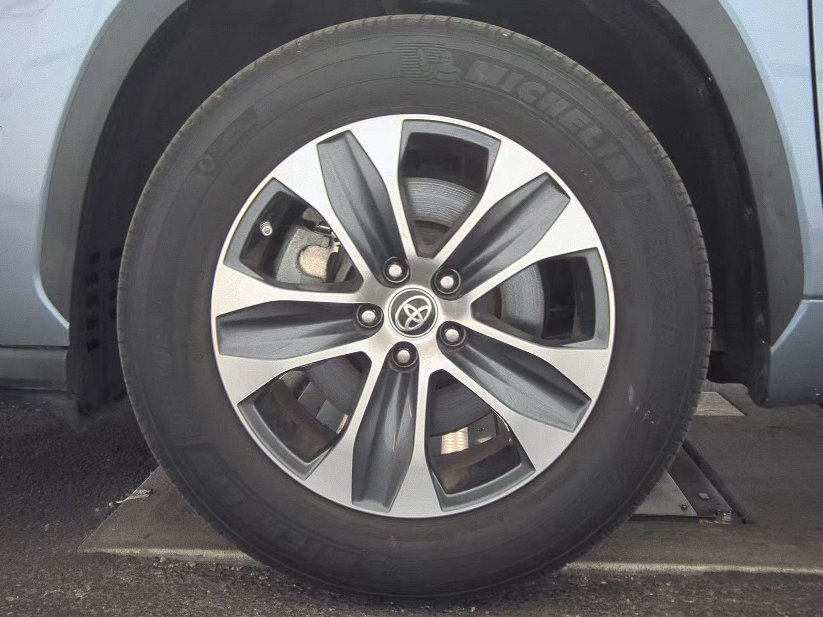 2023 Toyota Highlander XLE FWD