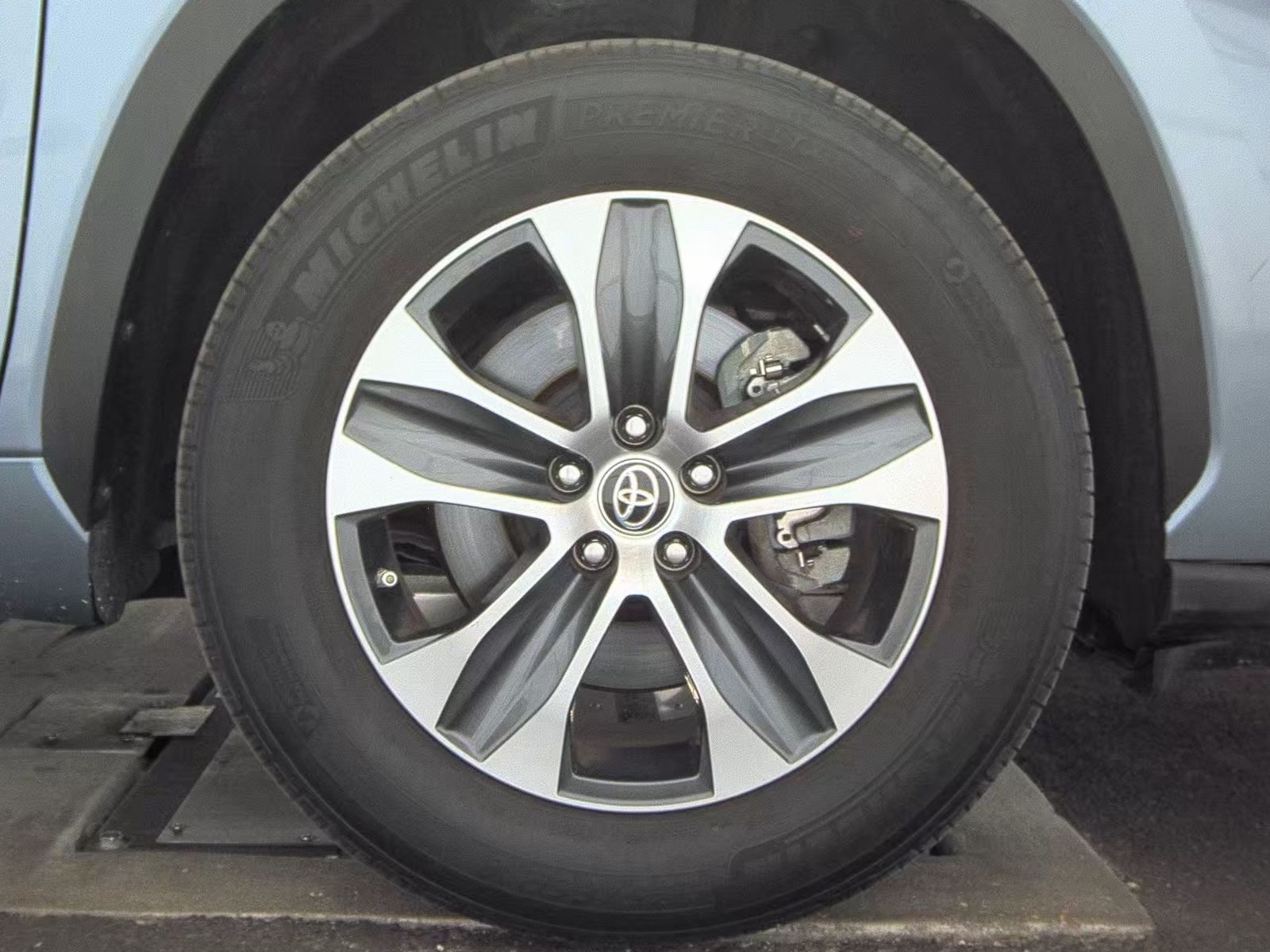 2023 Toyota Highlander XLE FWD