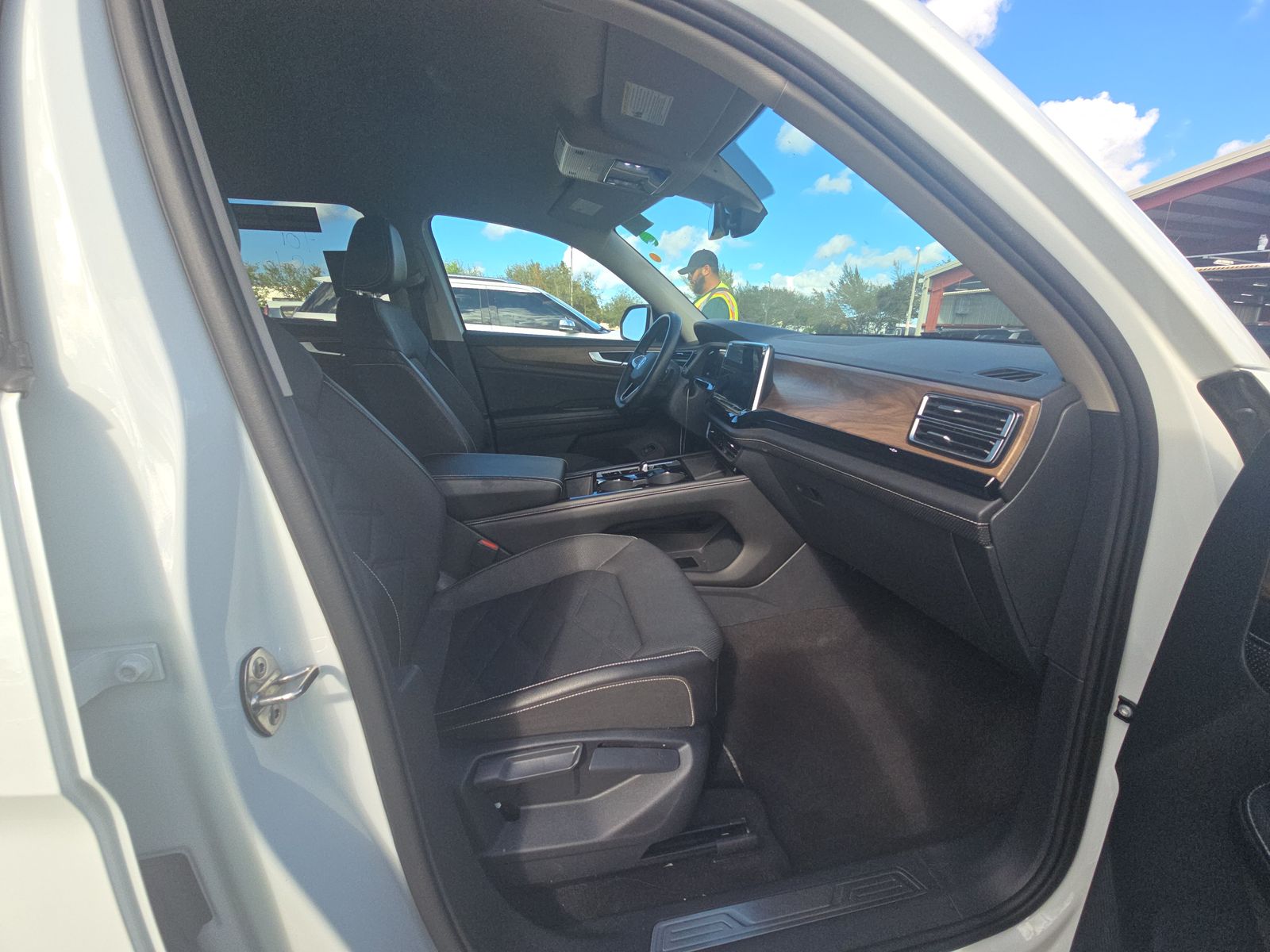 2024 Volkswagen Atlas 2.0T SE AWD