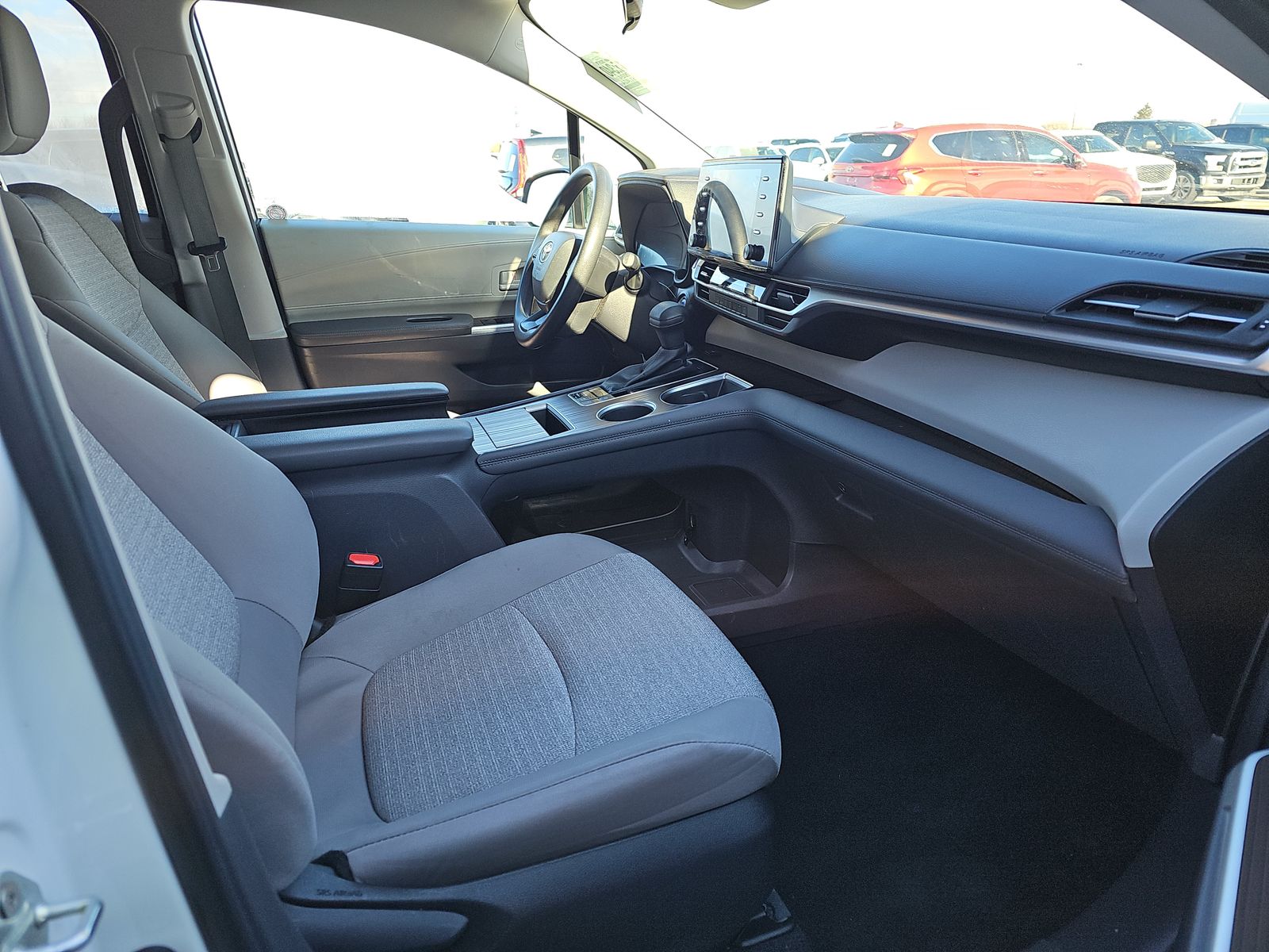 2024 Toyota Sienna LE FWD