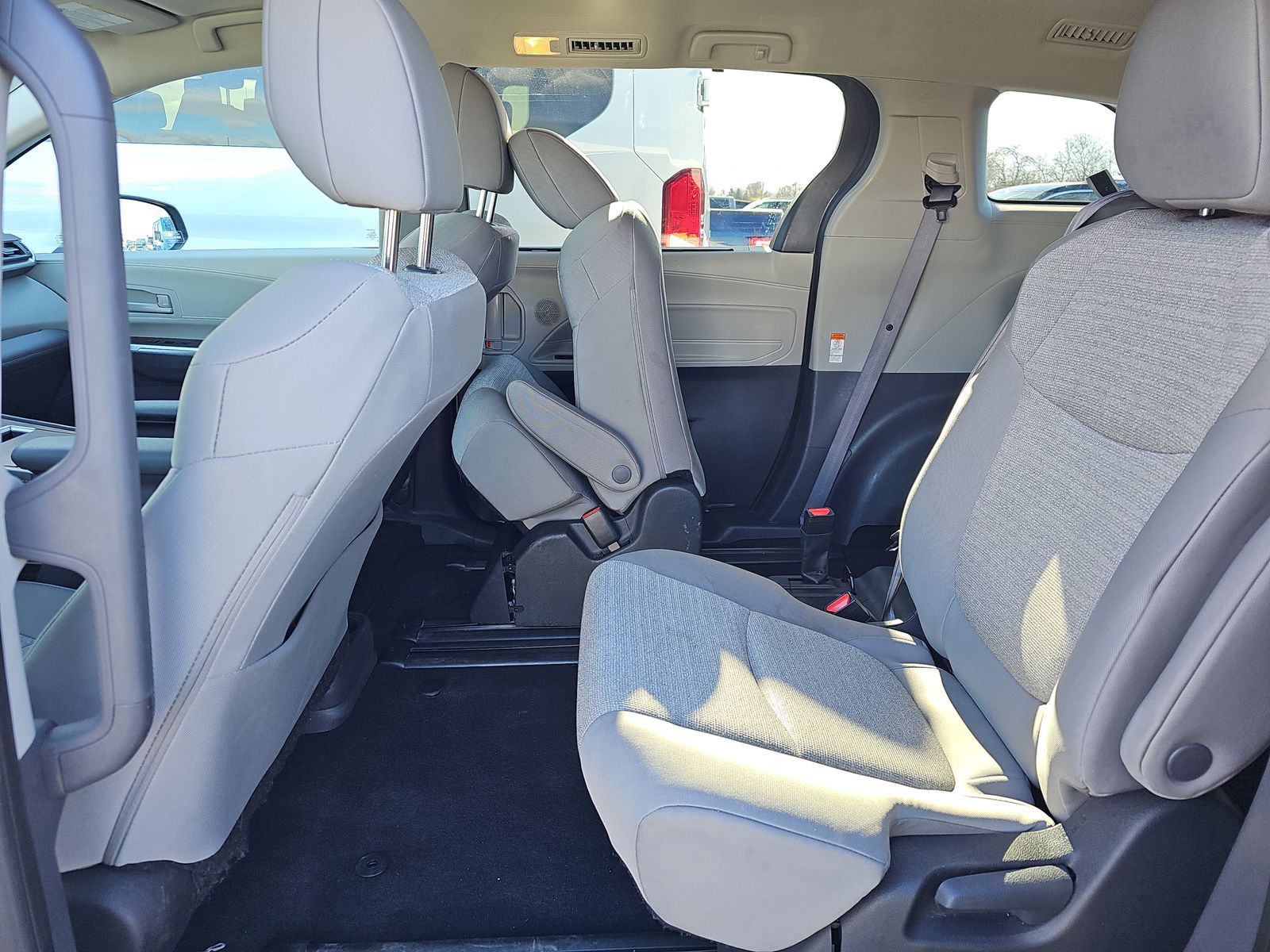 2024 Toyota Sienna LE FWD