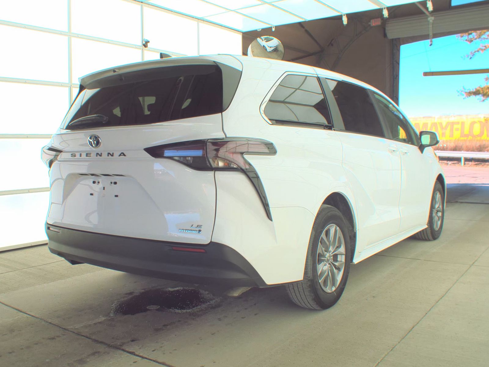 2024 Toyota Sienna LE FWD