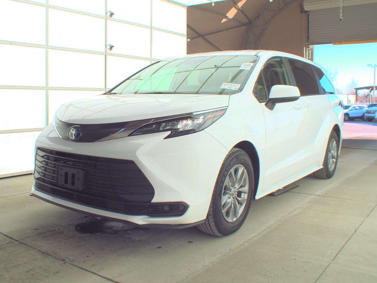 2024 Toyota Sienna LE FWD