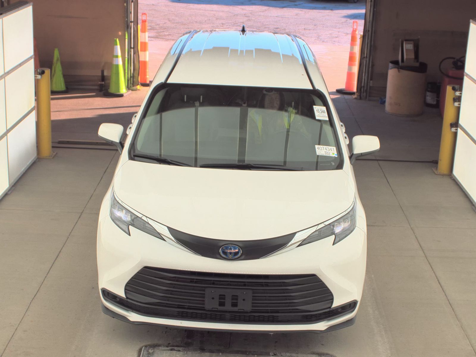 2024 Toyota Sienna LE FWD