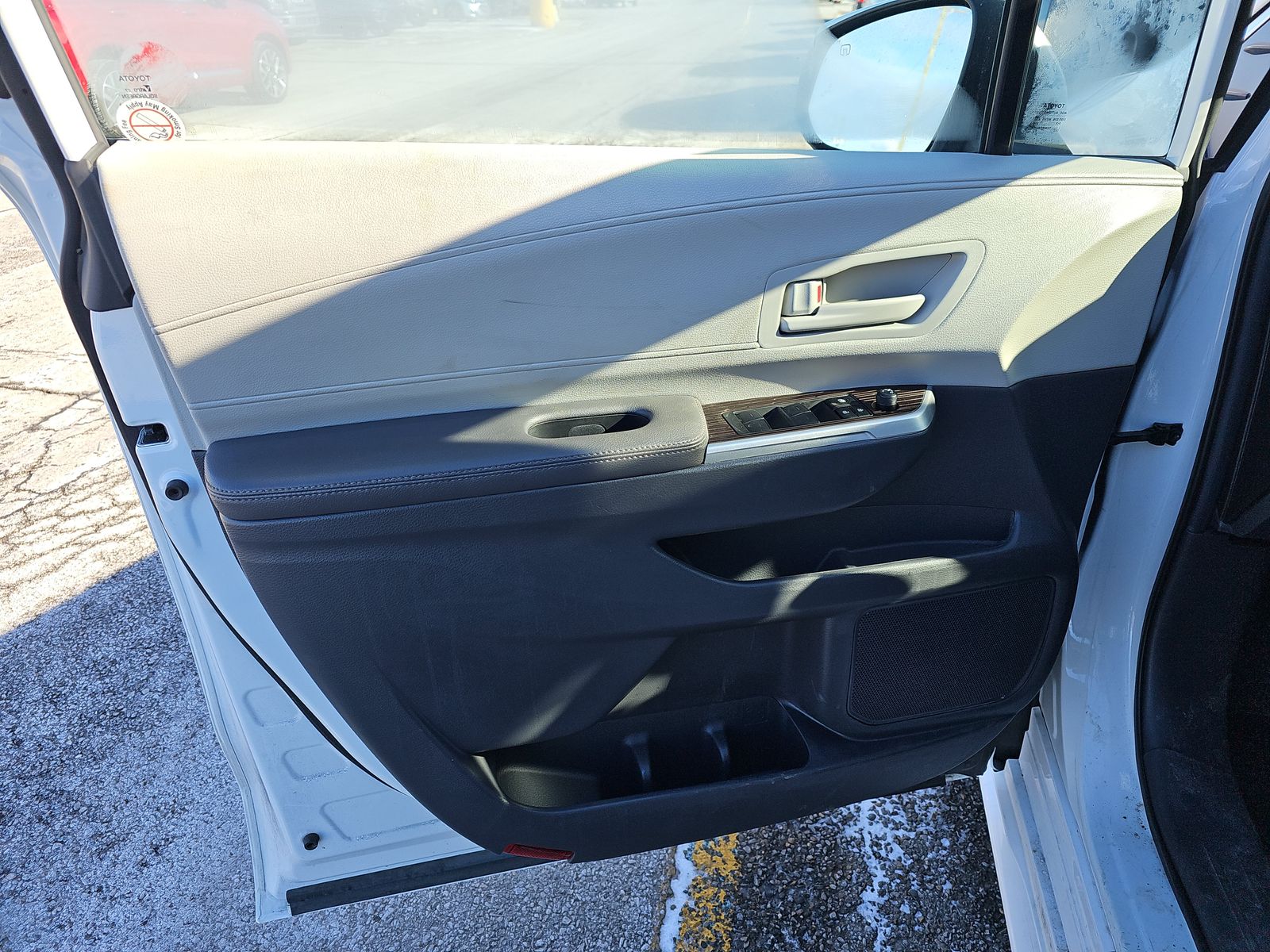 2024 Toyota Sienna LE FWD