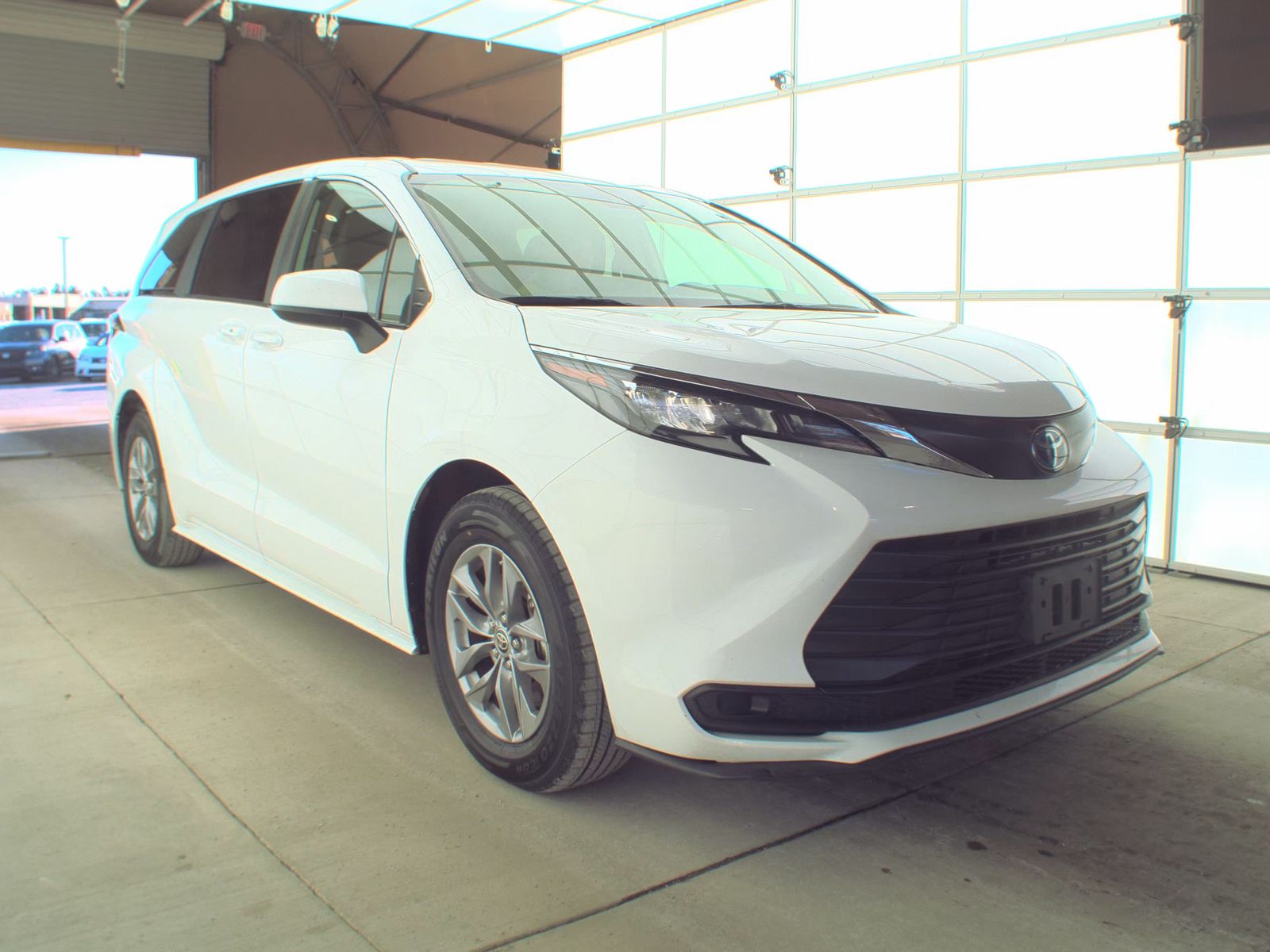 2024 Toyota Sienna LE FWD