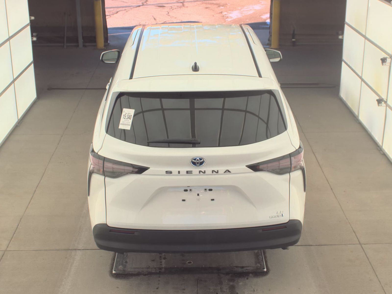 2024 Toyota Sienna LE FWD