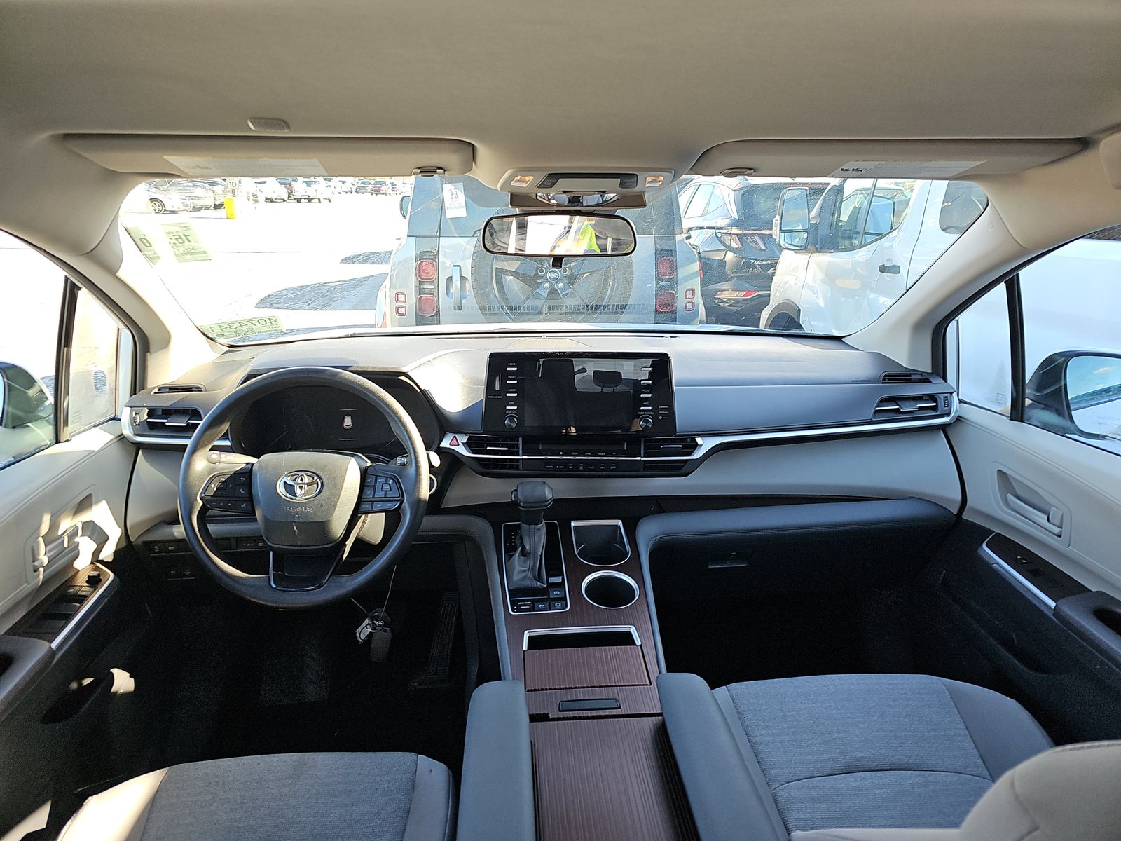 2024 Toyota Sienna LE FWD