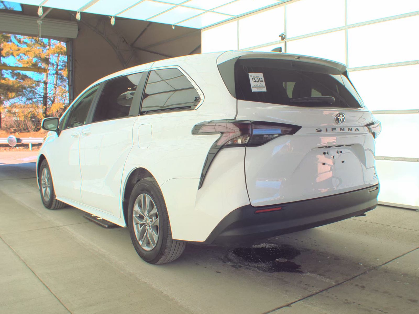 2024 Toyota Sienna LE FWD