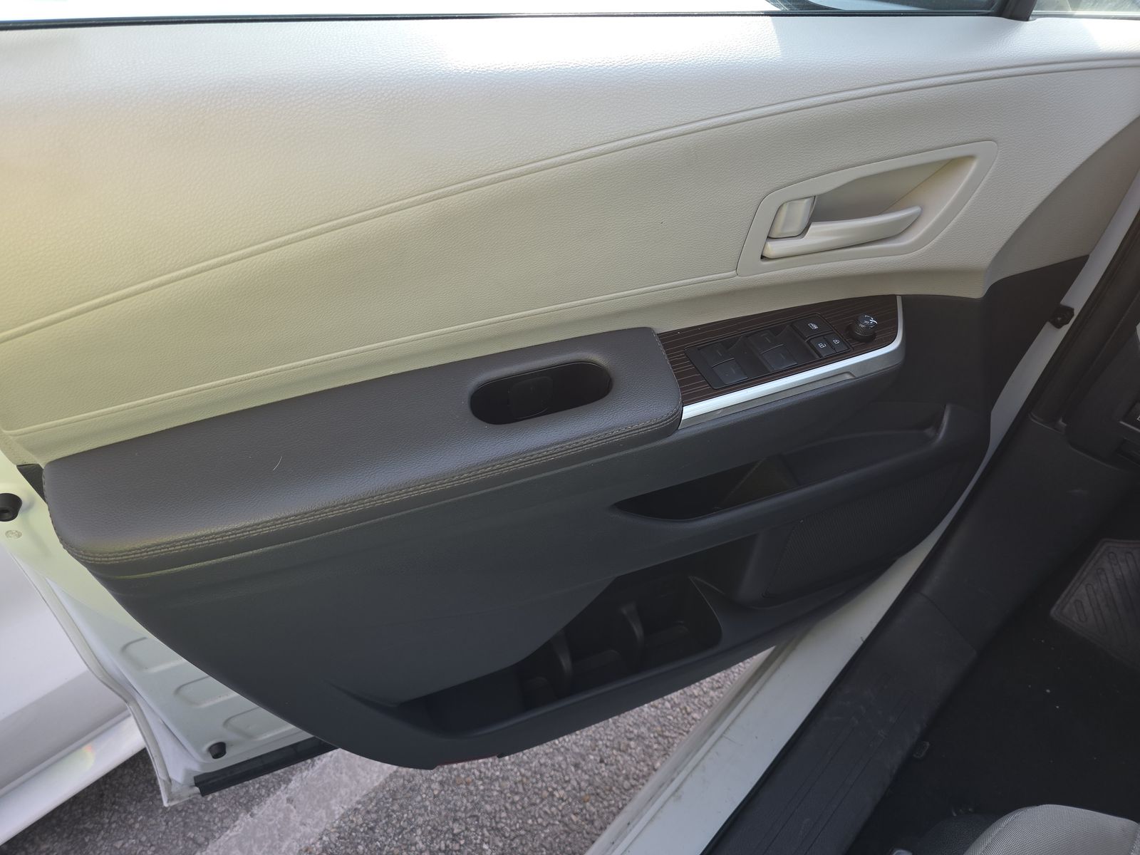 2024 Toyota Sienna LE FWD