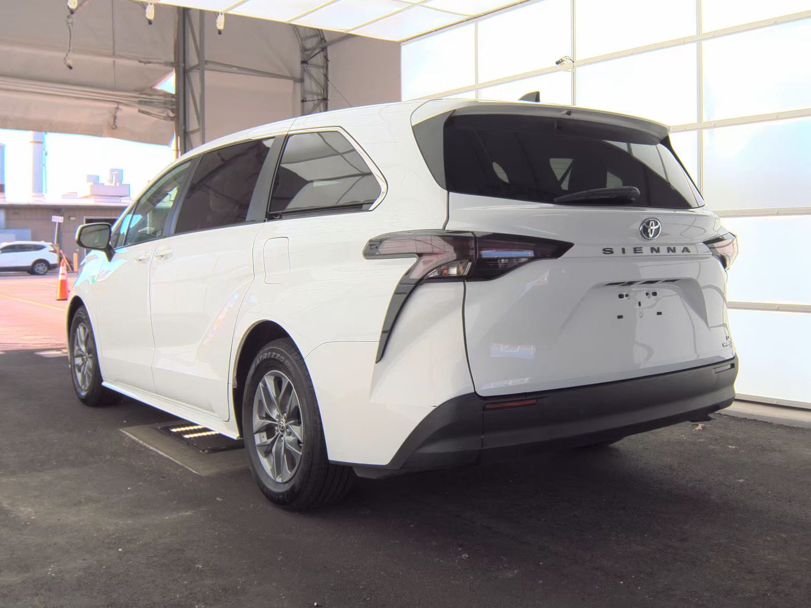 2024 Toyota Sienna LE FWD