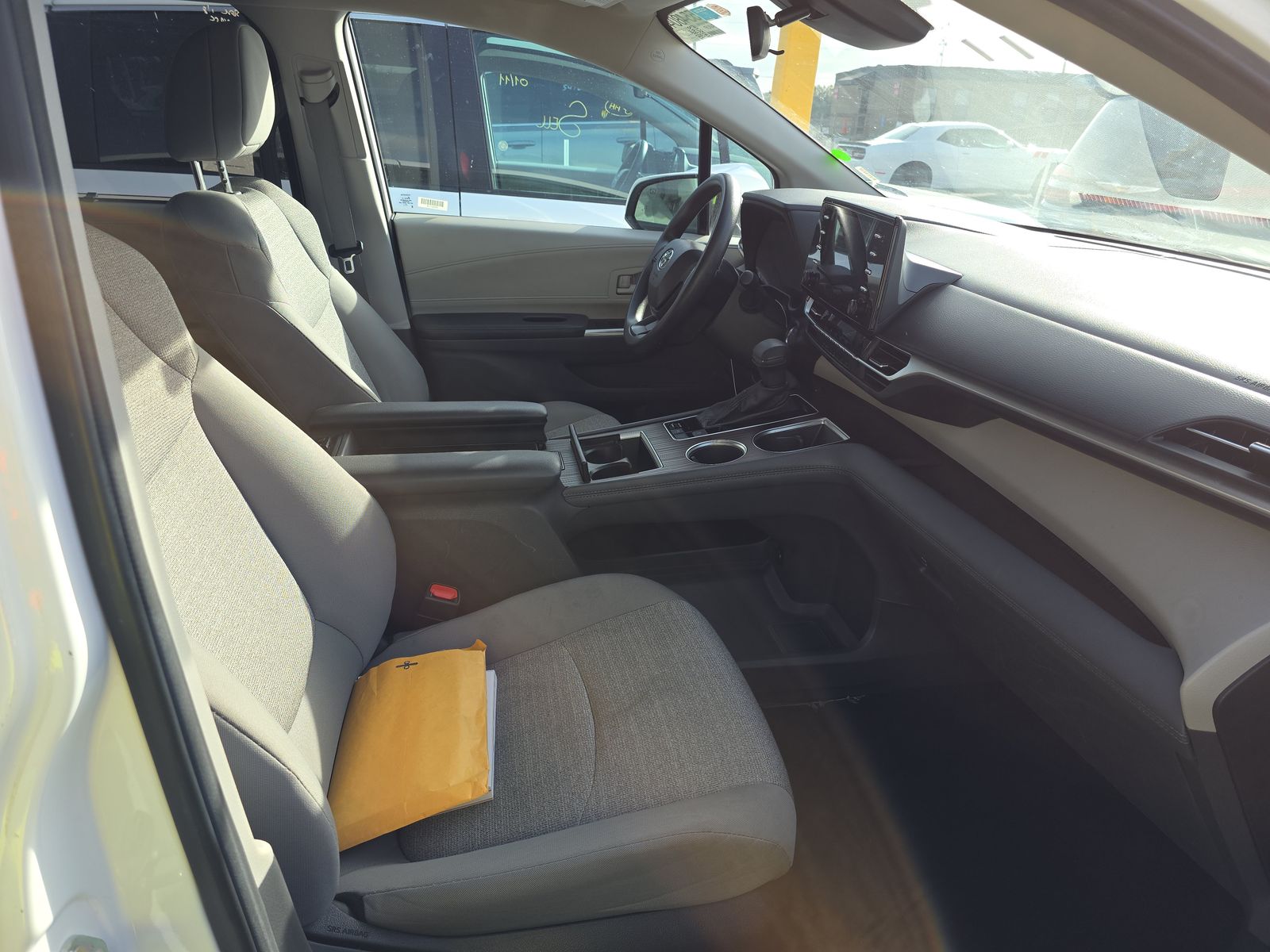 2024 Toyota Sienna LE FWD