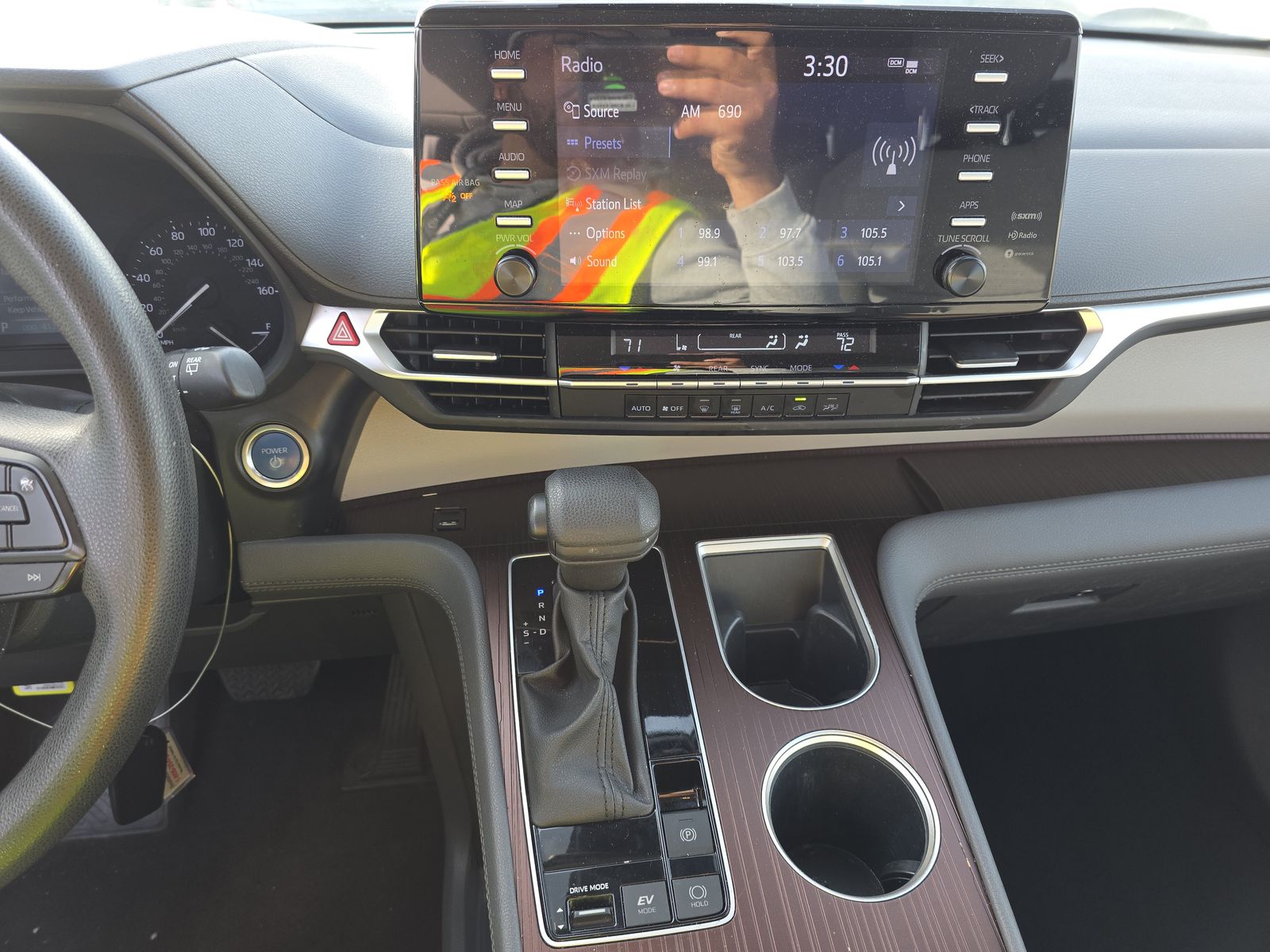 2024 Toyota Sienna LE FWD