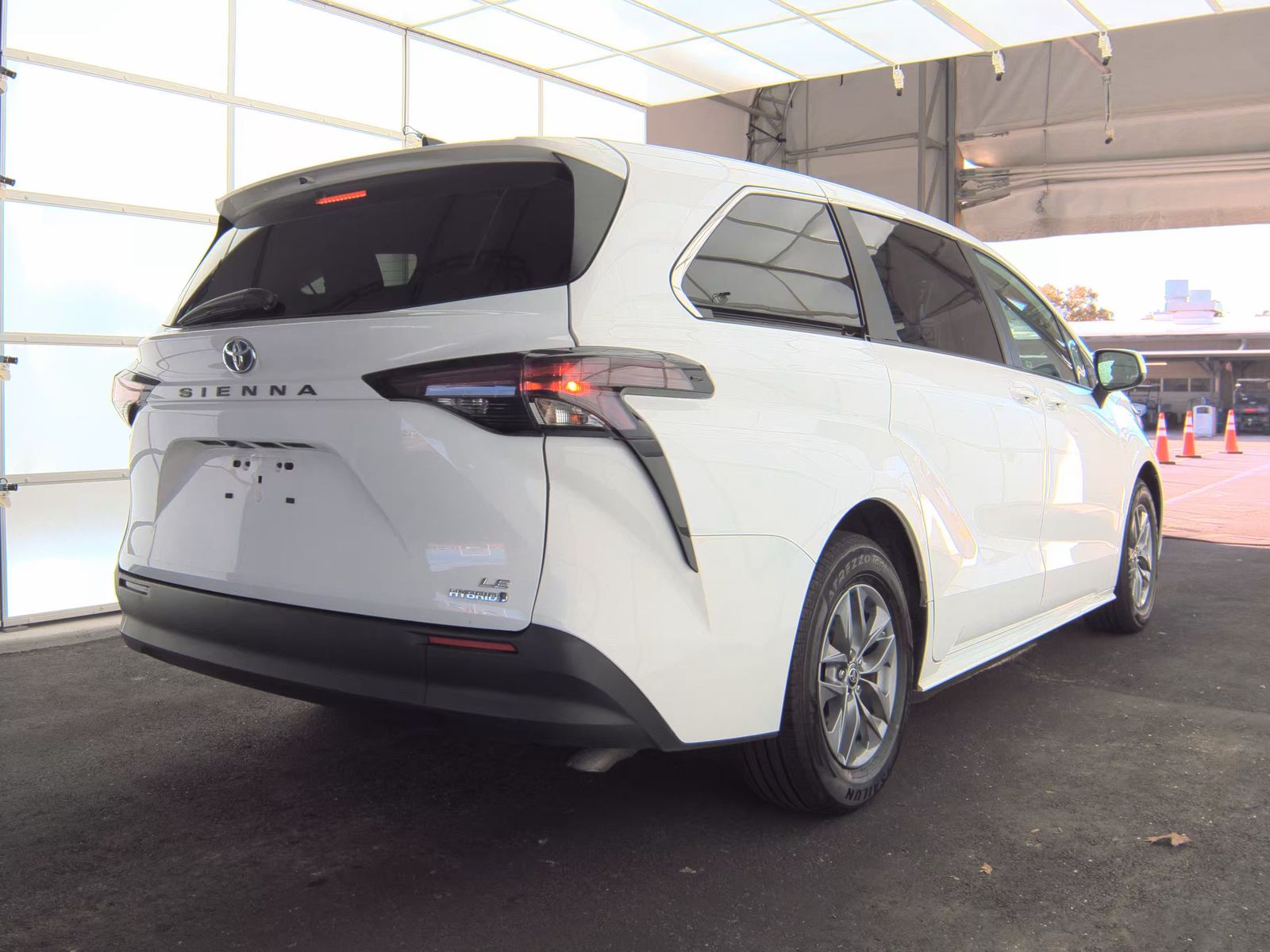 2024 Toyota Sienna LE FWD