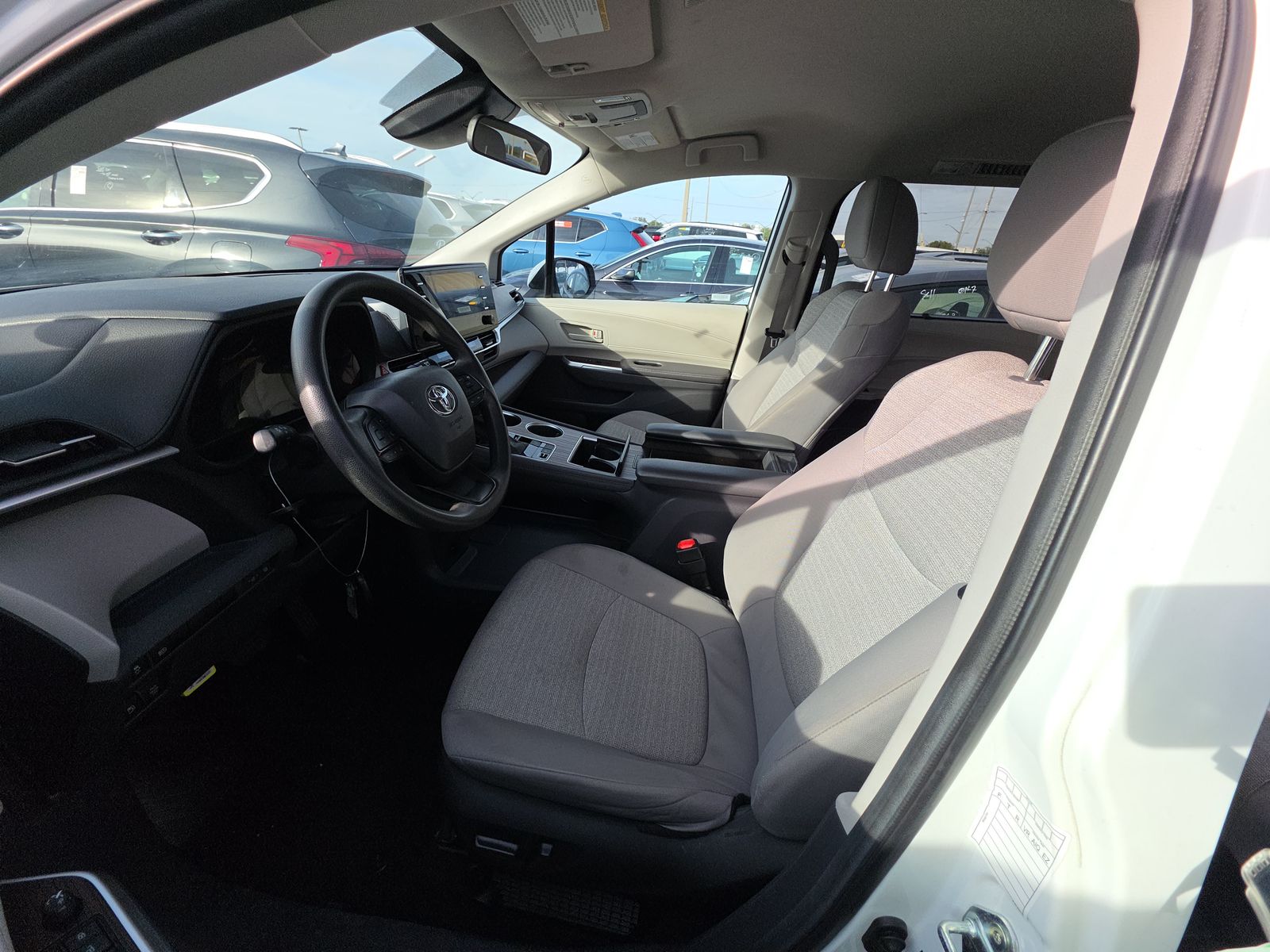 2024 Toyota Sienna LE FWD