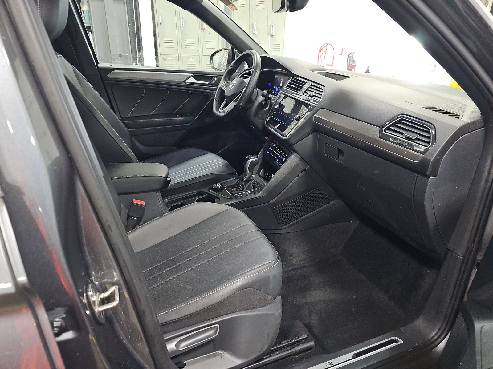 2023 Volkswagen Tiguan 2.0T SE R-Line Black AWD