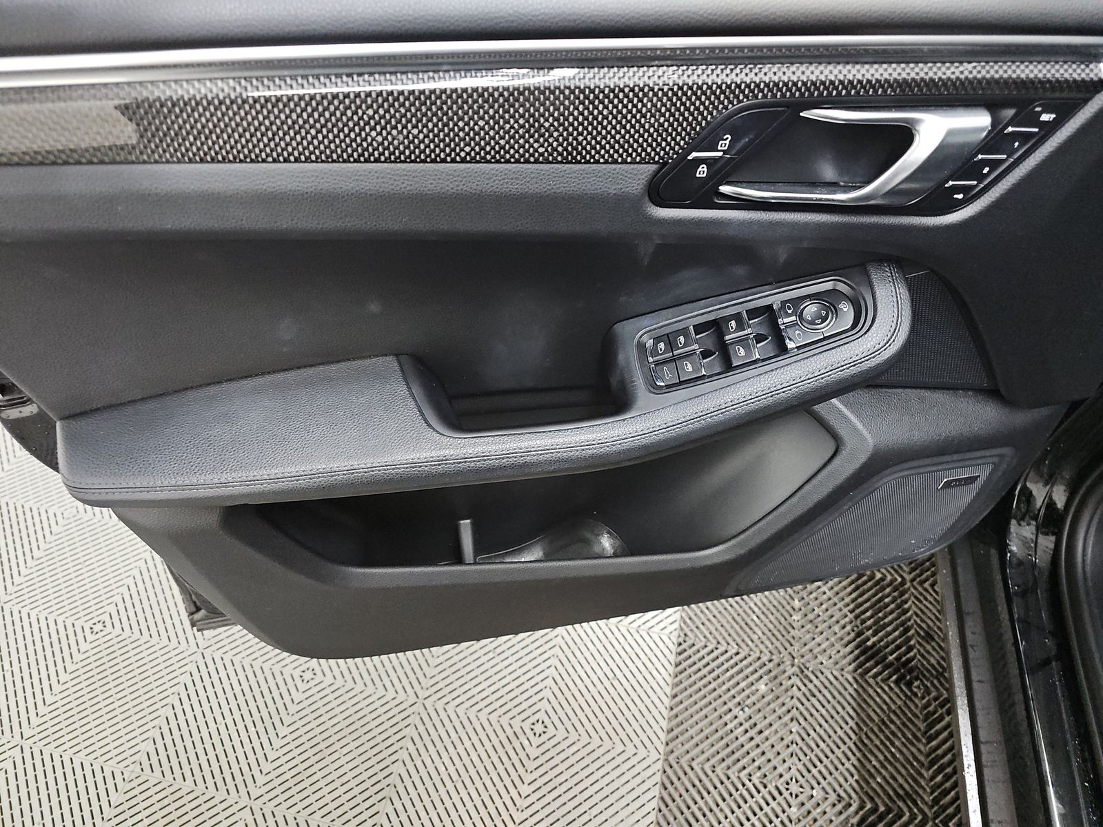 2022 Porsche Macan Base AWD