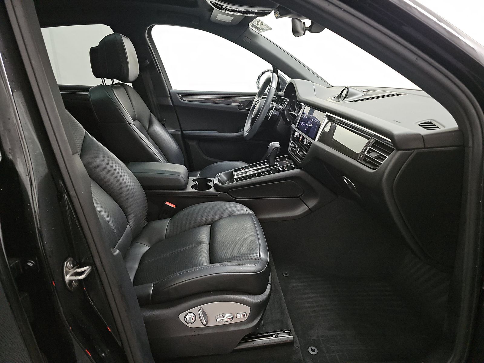 2022 Porsche Macan Base AWD