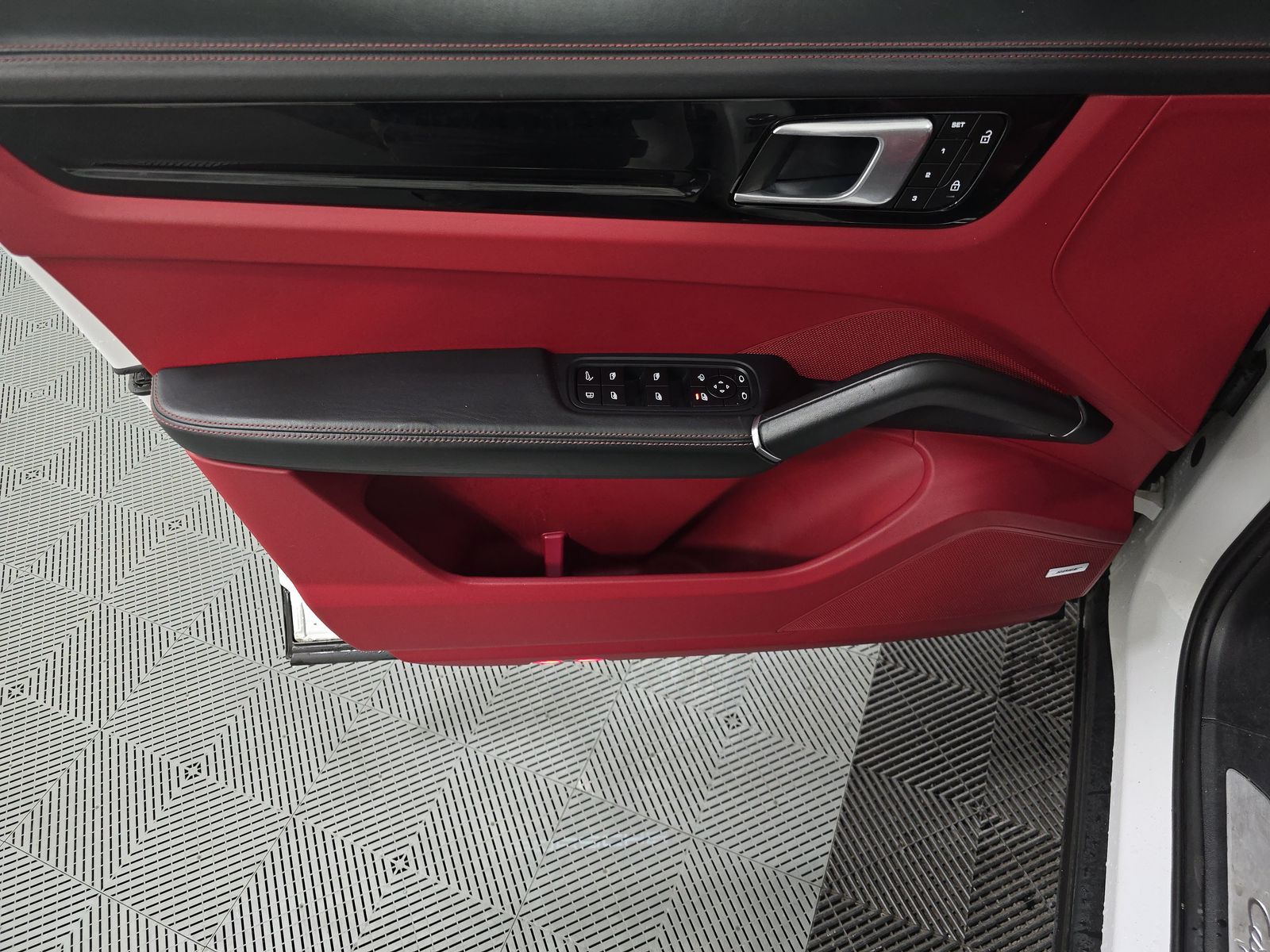 2022 Porsche Cayenne E-Hybrid AWD