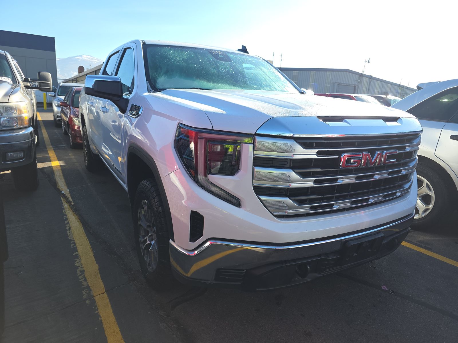 2023 GMC SIERRA 1500 SLE GAS WHITE SHORT BED SINGLE - Image 3