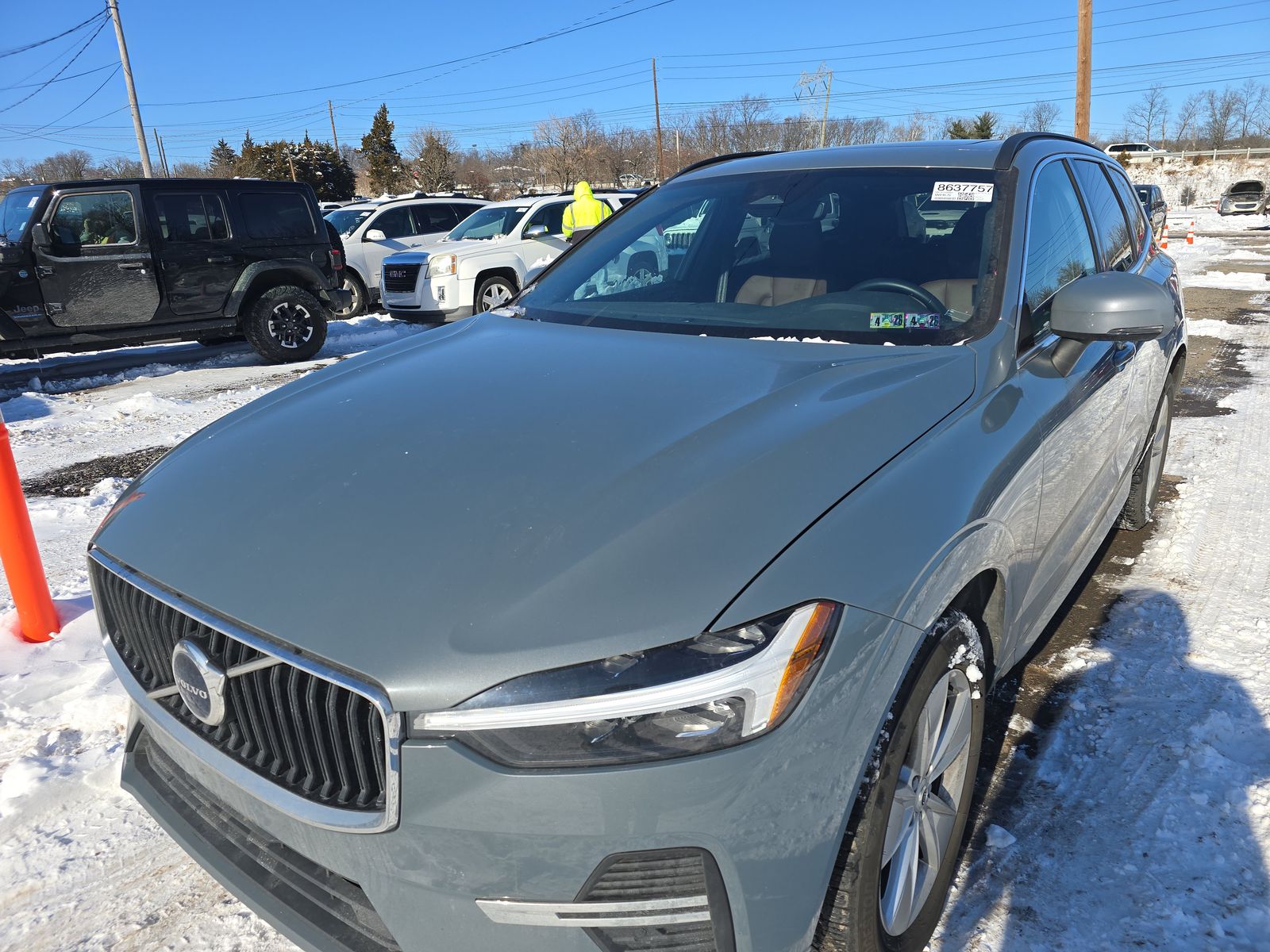 2022 Volvo XC60 B5 Momentum AWD