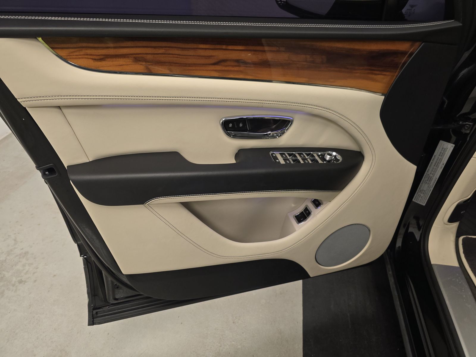 2023 Bentley Bentayga V8 AWD