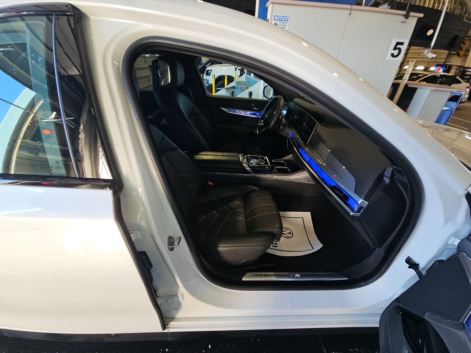 2025 BMW 7 Series 740i xDrive AWD