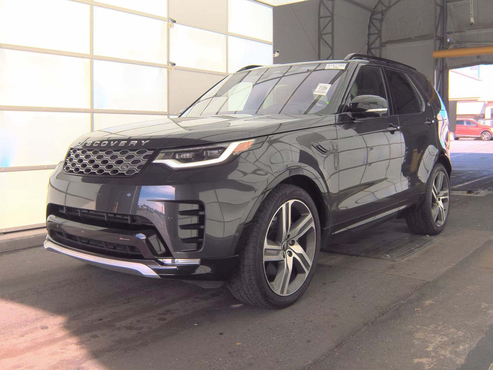 2023 Land Rover Discovery Metropolitan Edition