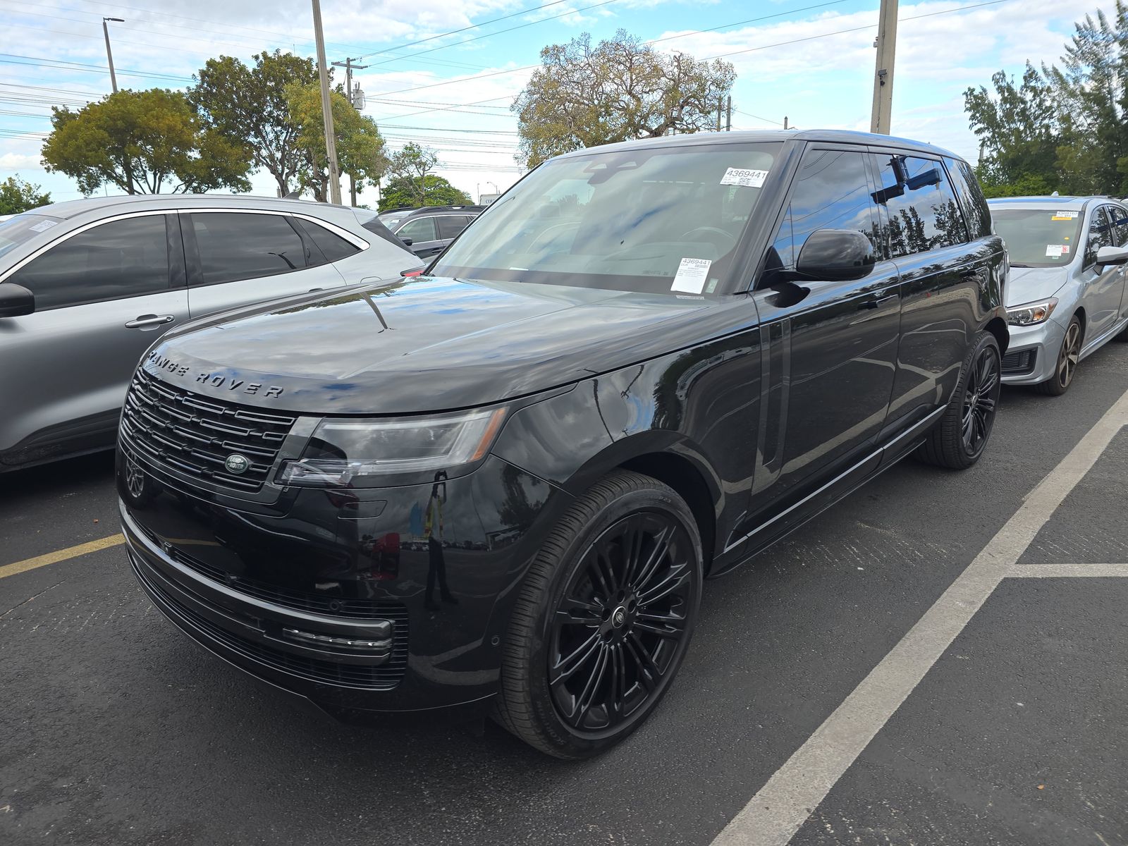 2024 Land Rover Range Rover SE LWB w/7-Passenger Seating