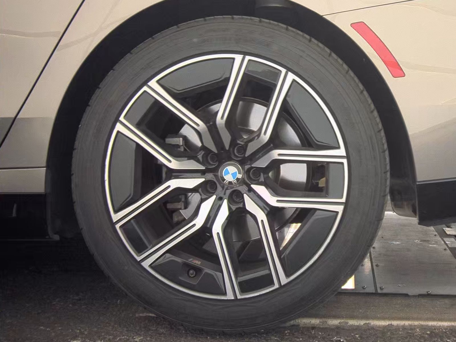 2025 BMW 7 Series 740i RWD