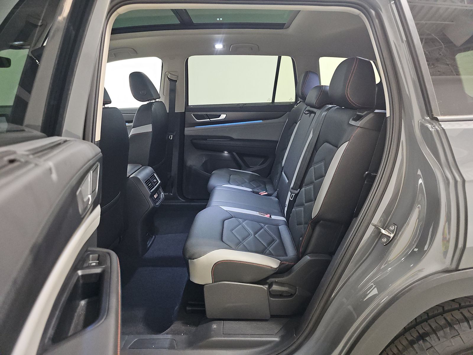 2025 Volkswagen Atlas 2.0T Peak Edition AWD