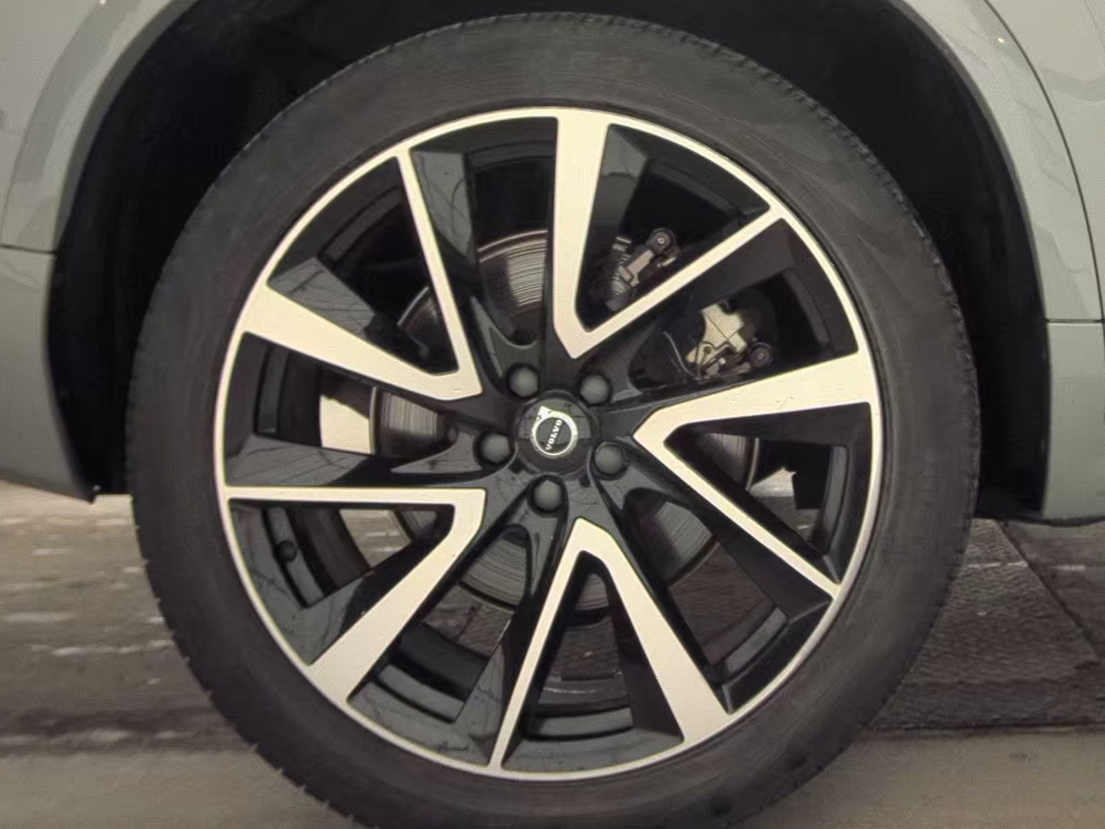 2024 Volvo XC90 B5 Plus AWD