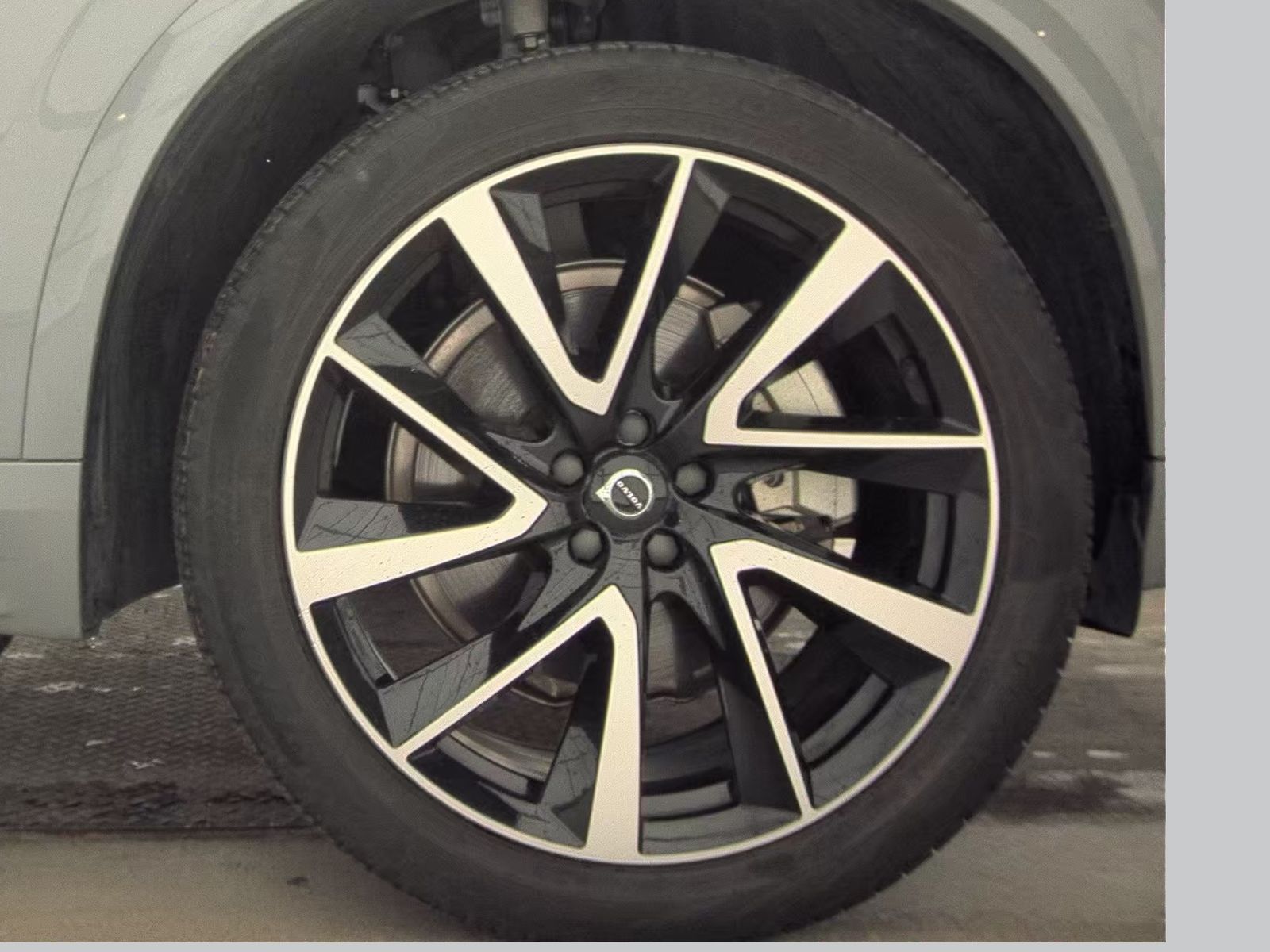 2024 Volvo XC90 B5 Plus AWD