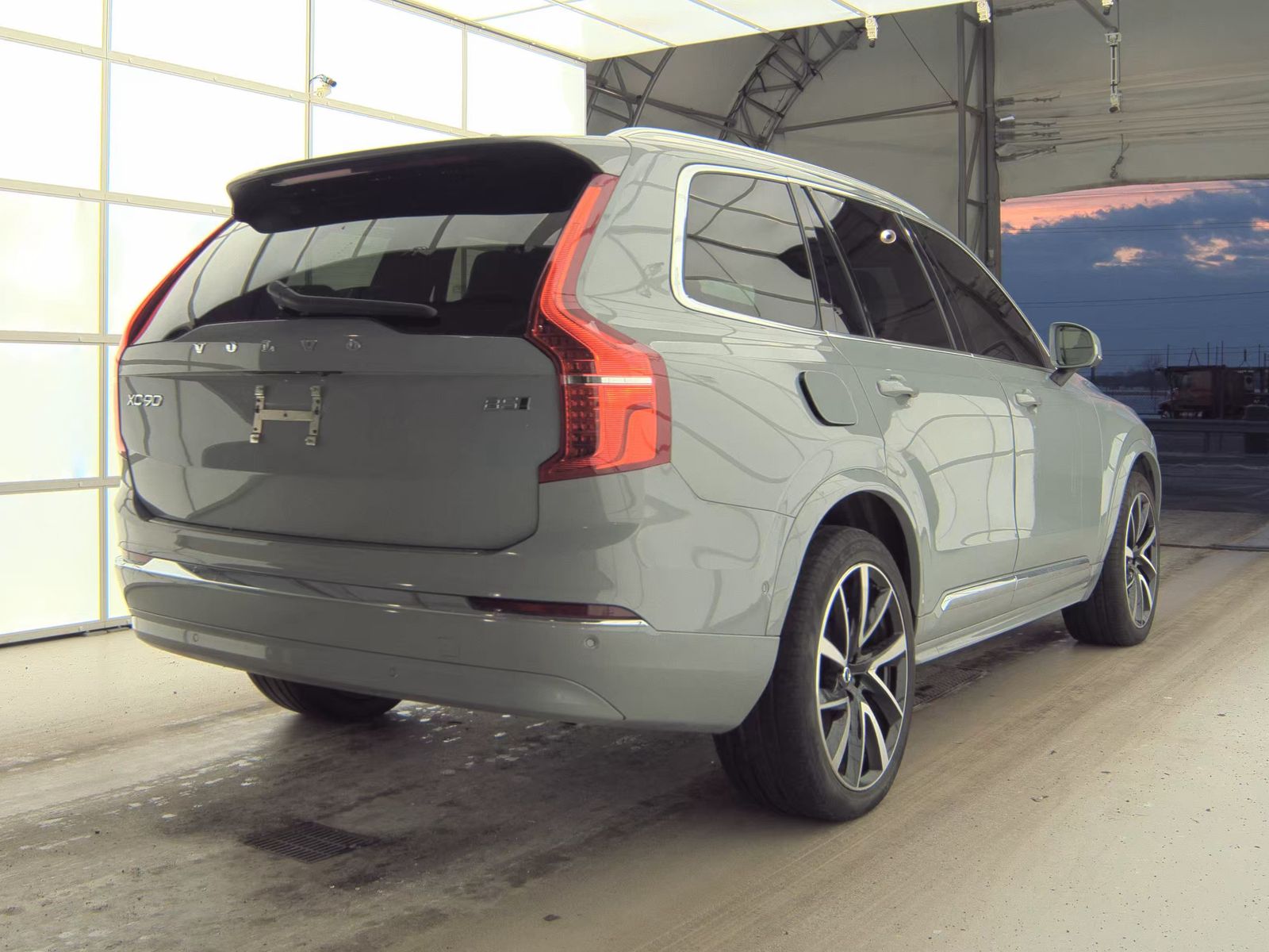 2024 Volvo XC90 B5 Plus AWD