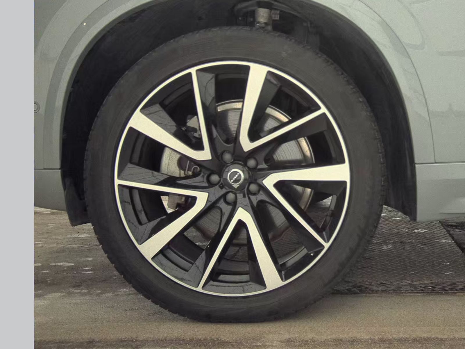 2024 Volvo XC90 B5 Plus AWD