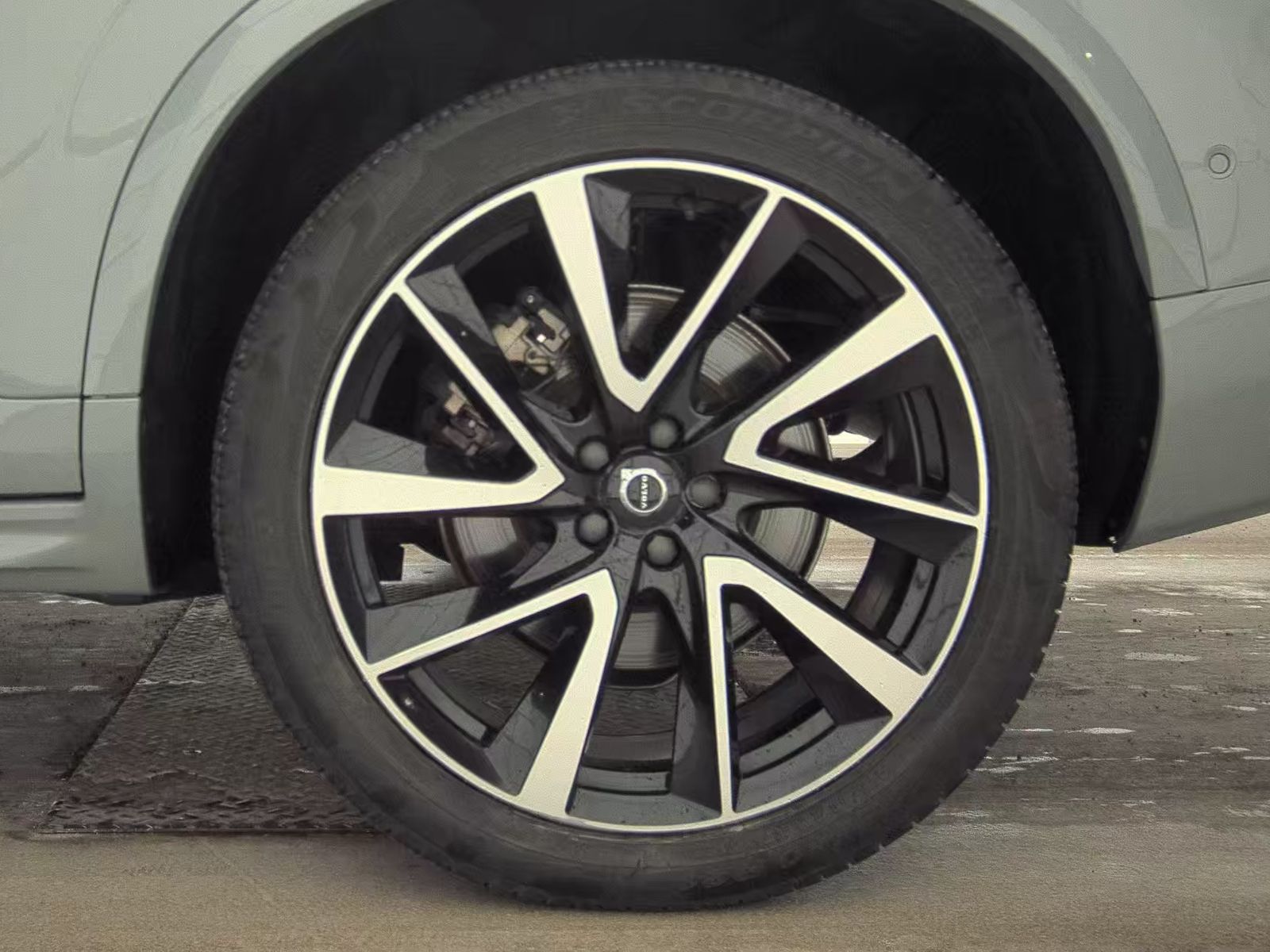 2024 Volvo XC90 B5 Plus AWD