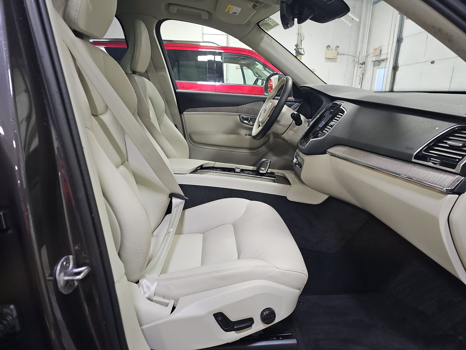 2024 Volvo XC90 B6 Plus AWD