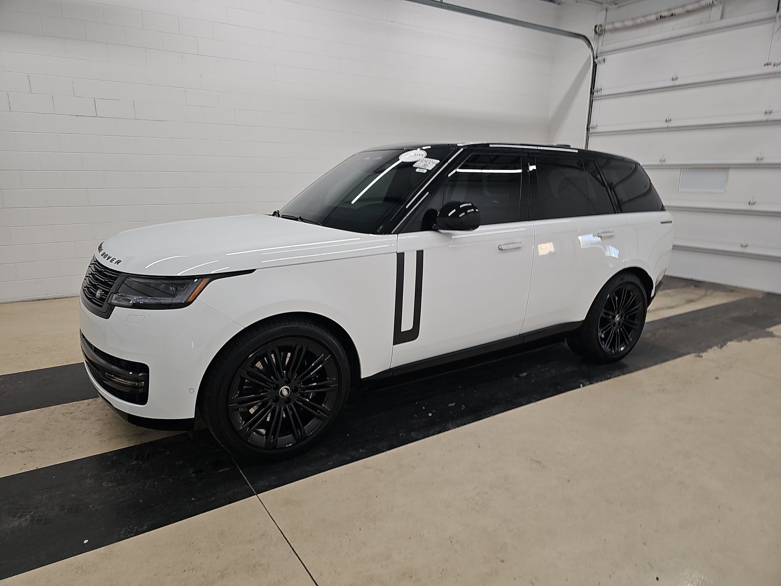 2025 Land Rover Range Rover SE