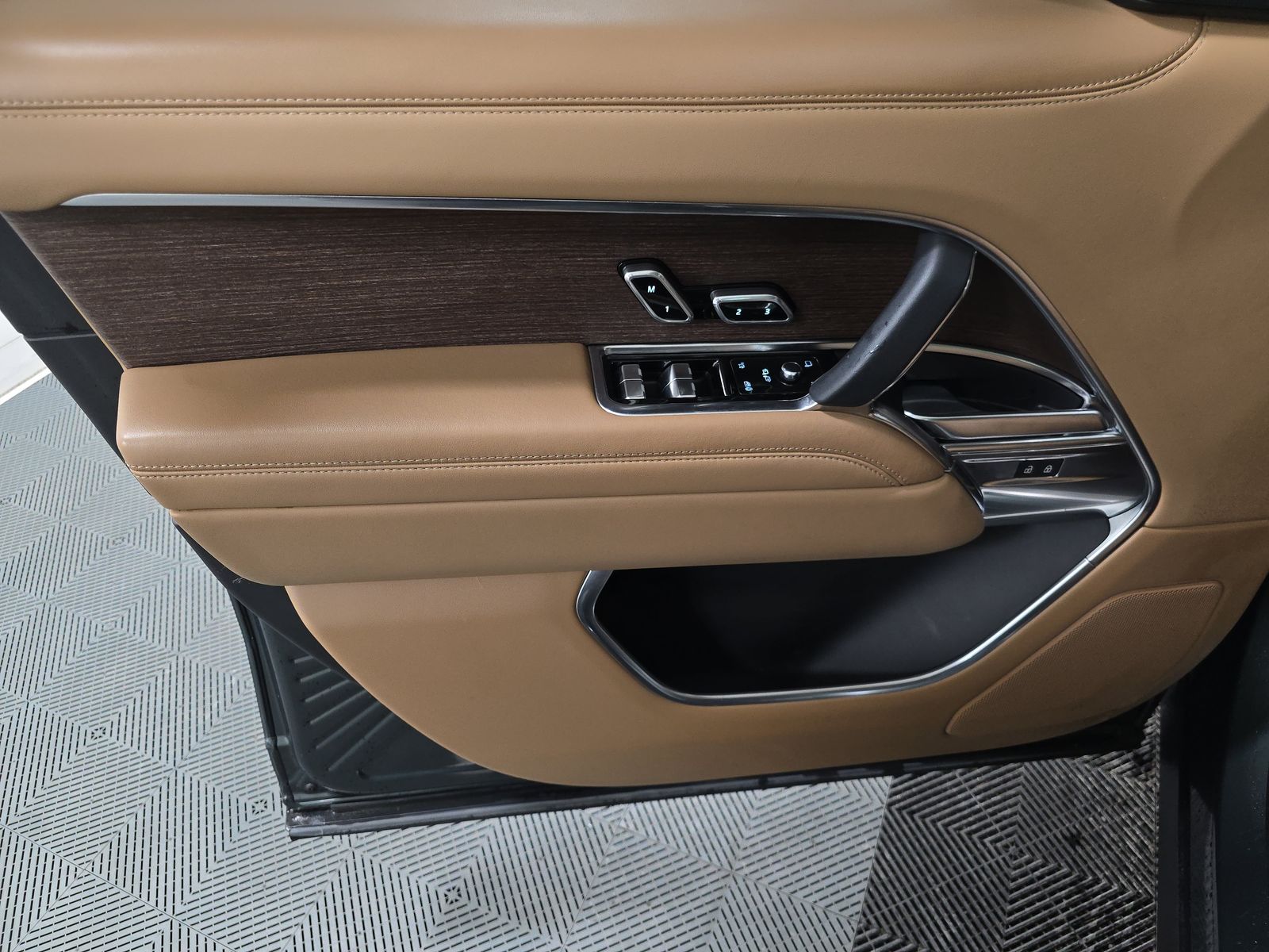 2023 Land Rover Range Rover SE LWB AWD