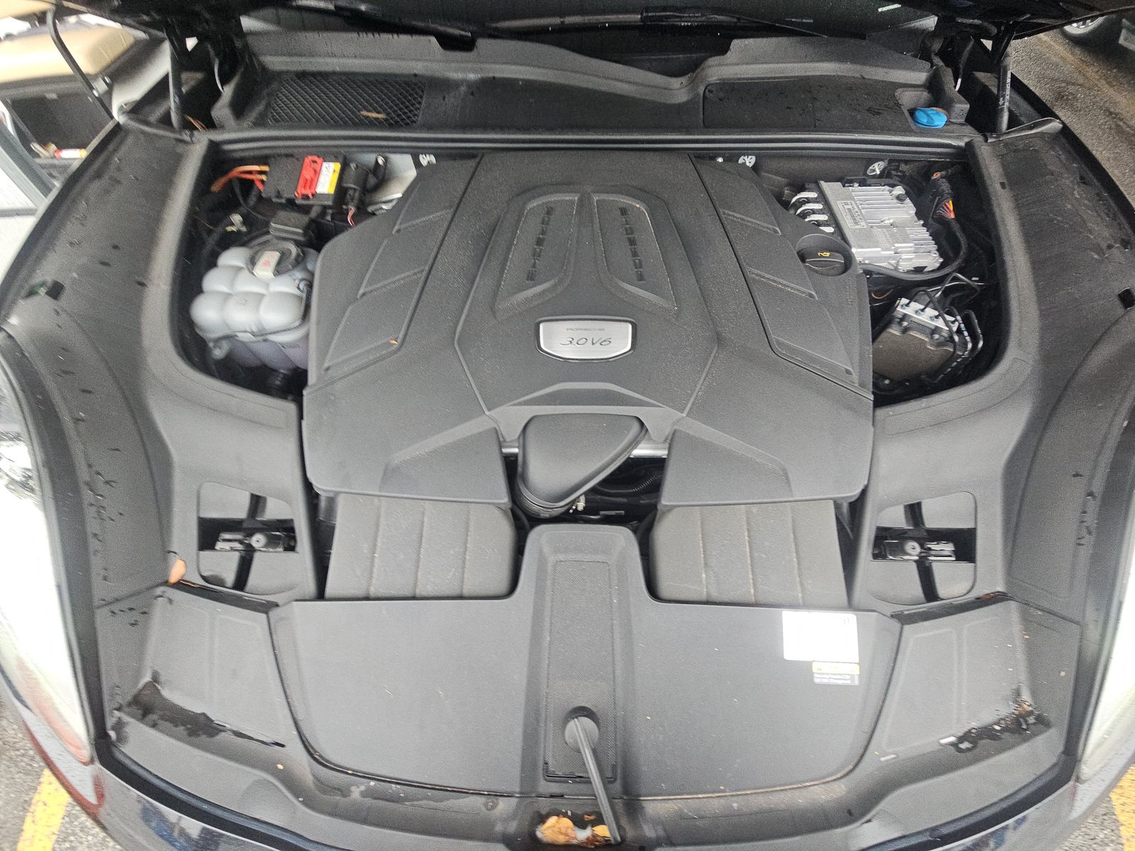 2022 Porsche Cayenne Platinum Edition AWD