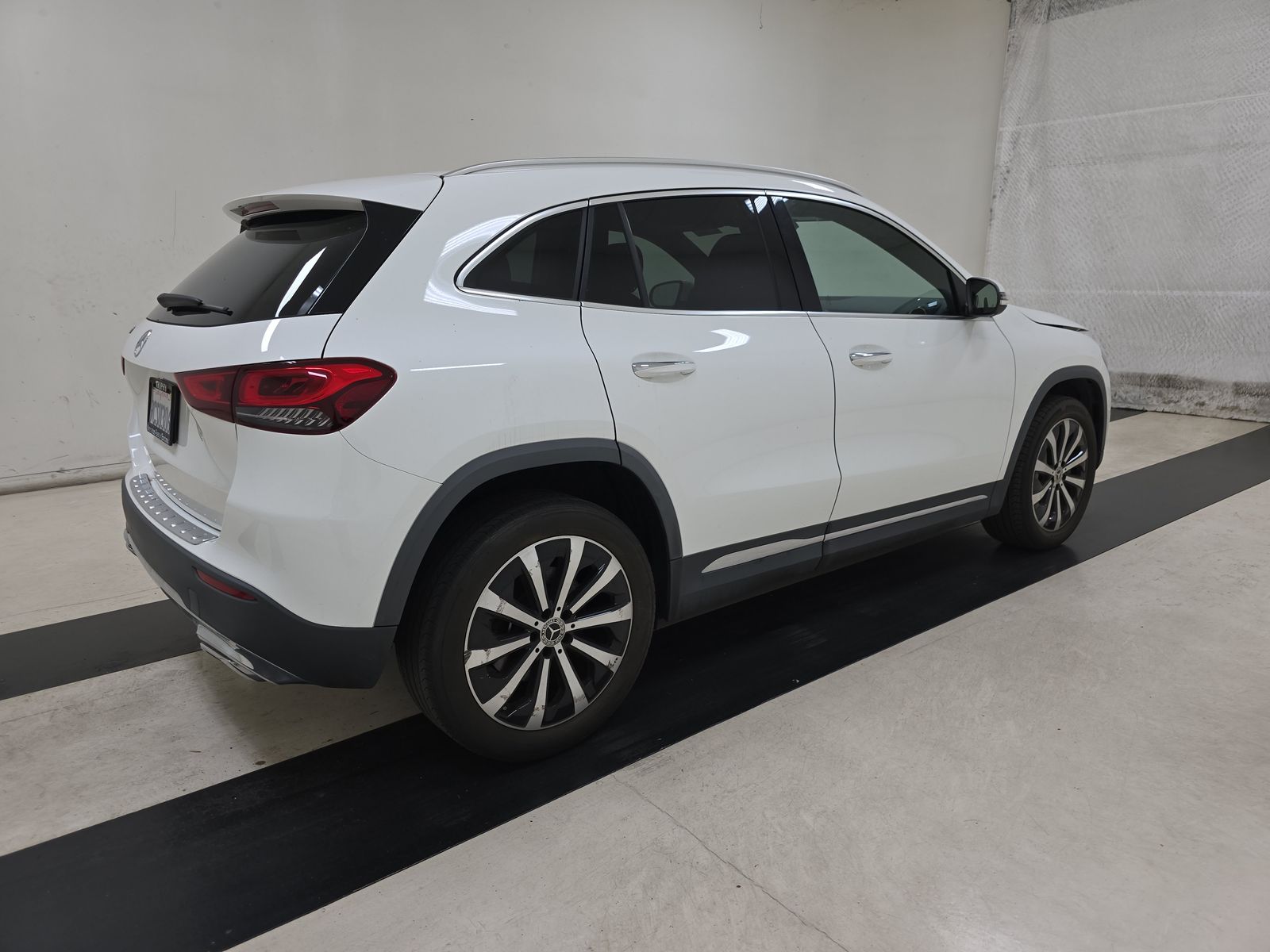 Mercedes-Benz GLA 250 снимка Mercedes-Benz GLA 250