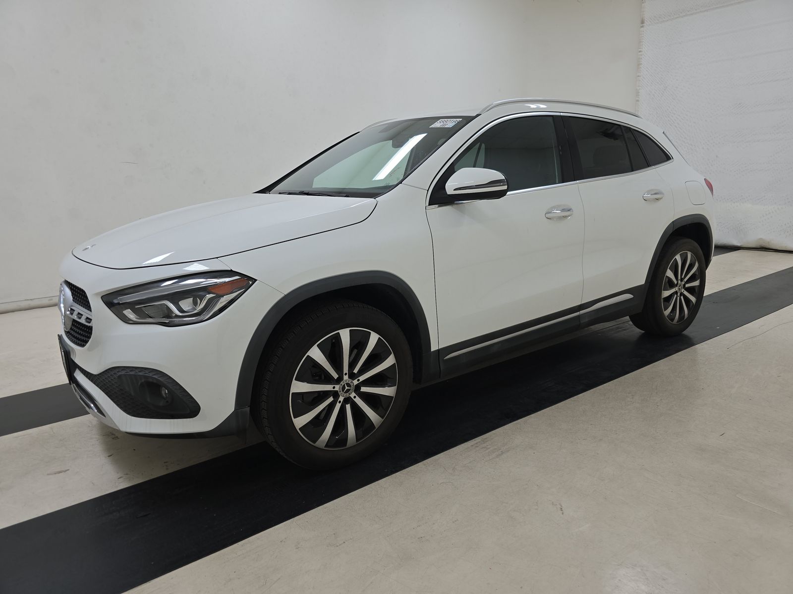 Mercedes-Benz GLA 250 снимка Mercedes-Benz GLA 250