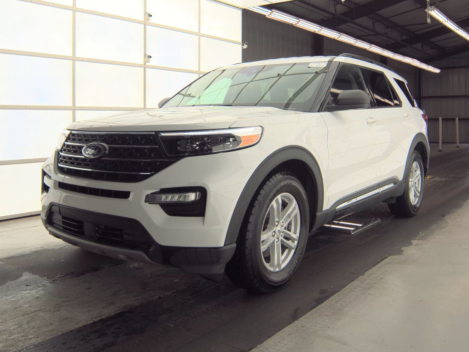 2023 Ford Explorer XLT RWD