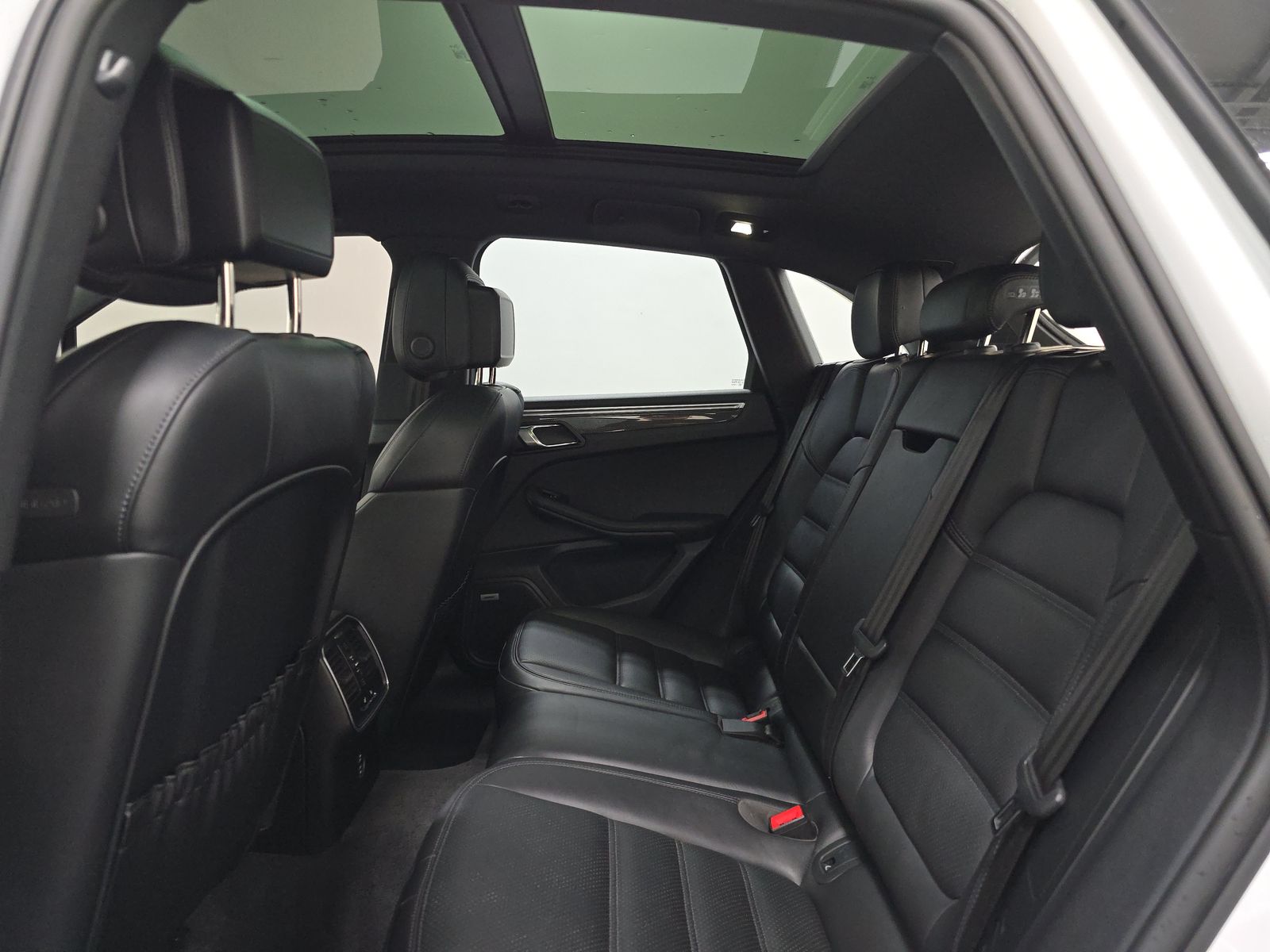 2022 Porsche Macan S AWD