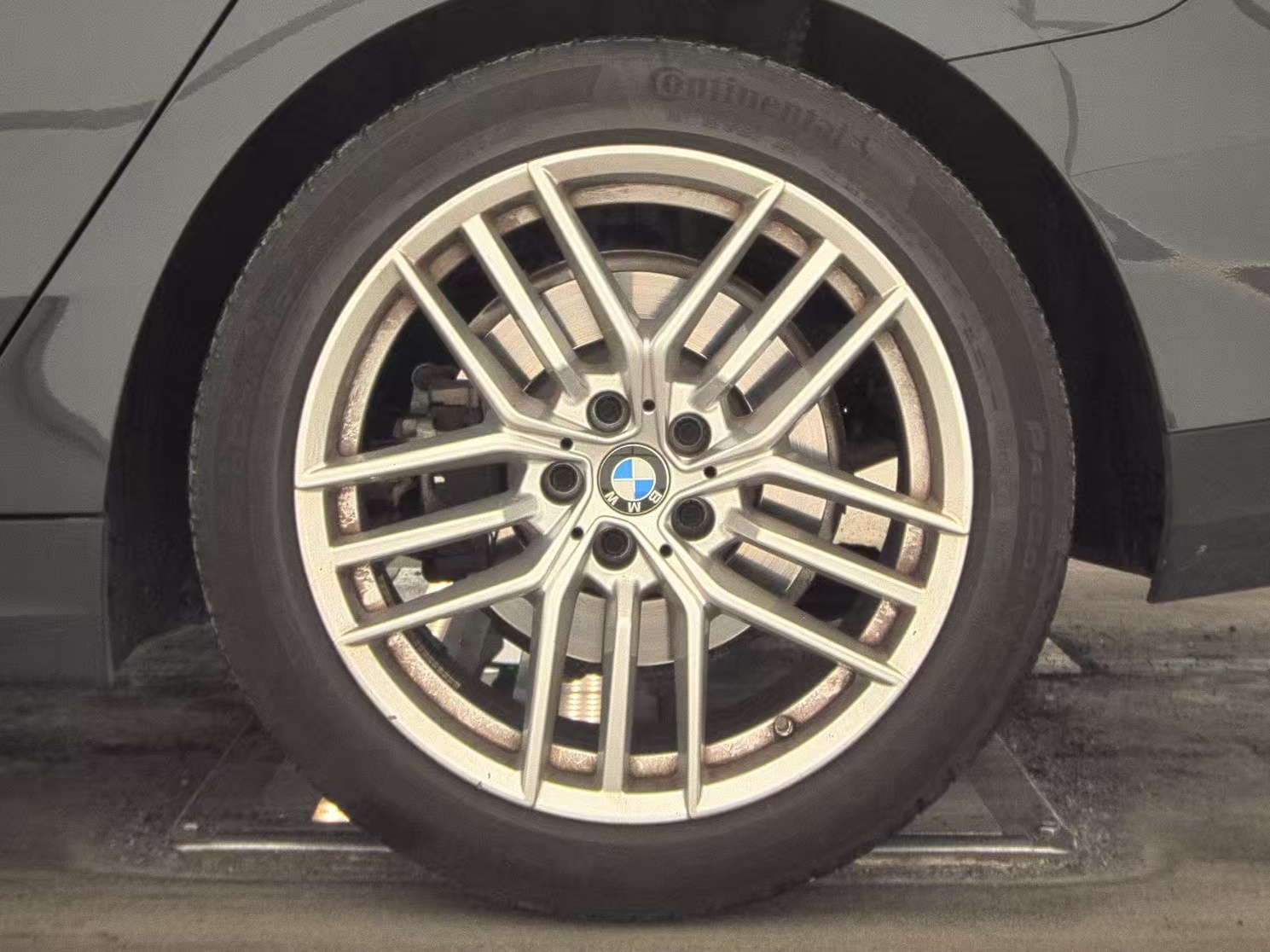 2025 BMW 5 Series 530i RWD