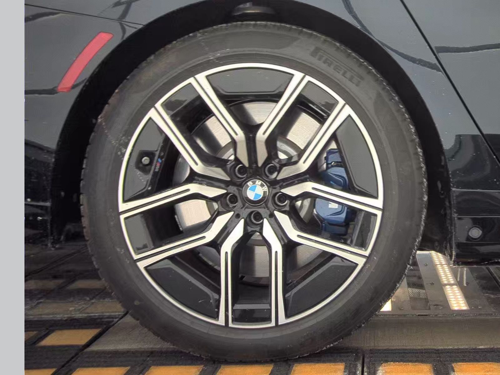 2025 BMW 7 Series 760i xDrive AWD