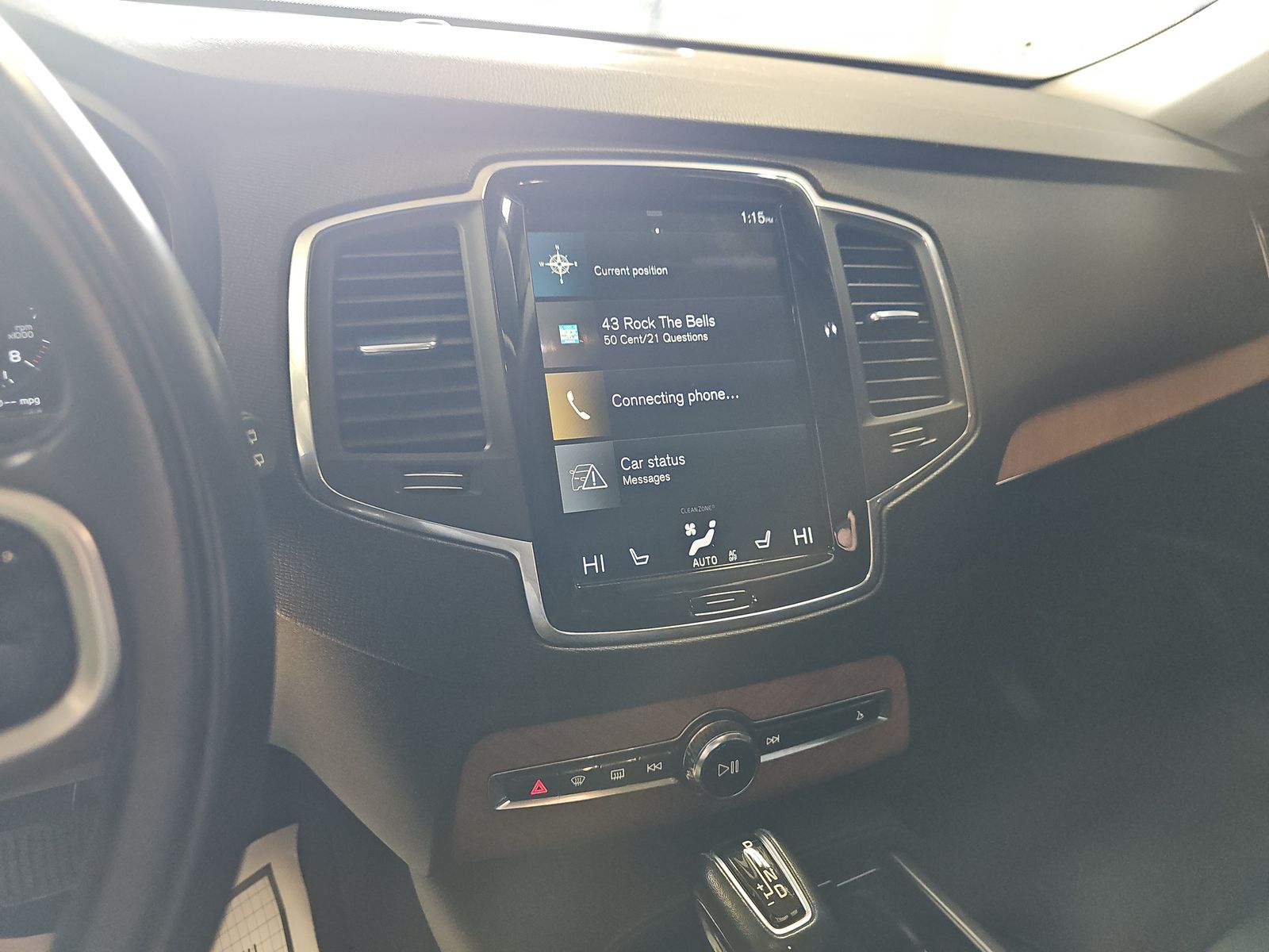 2022 Volvo XC90 T6 Momentum AWD