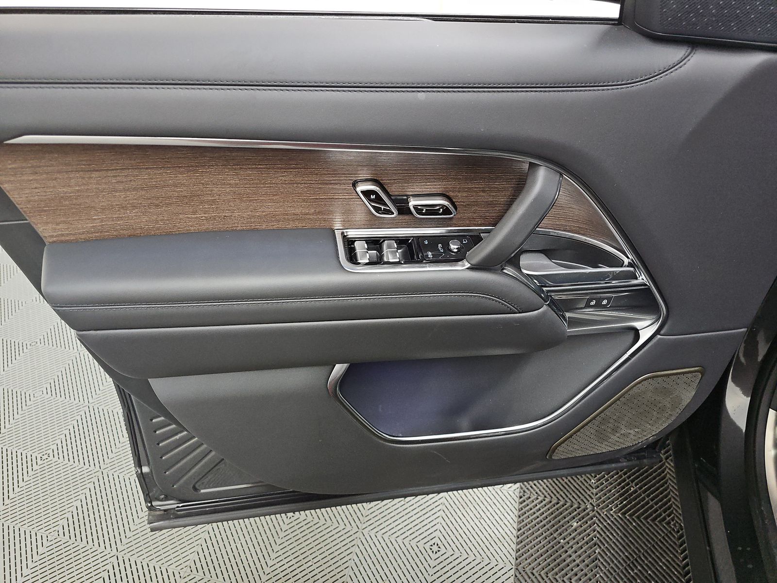 2025 Land Rover Range Rover Autobiography AWD