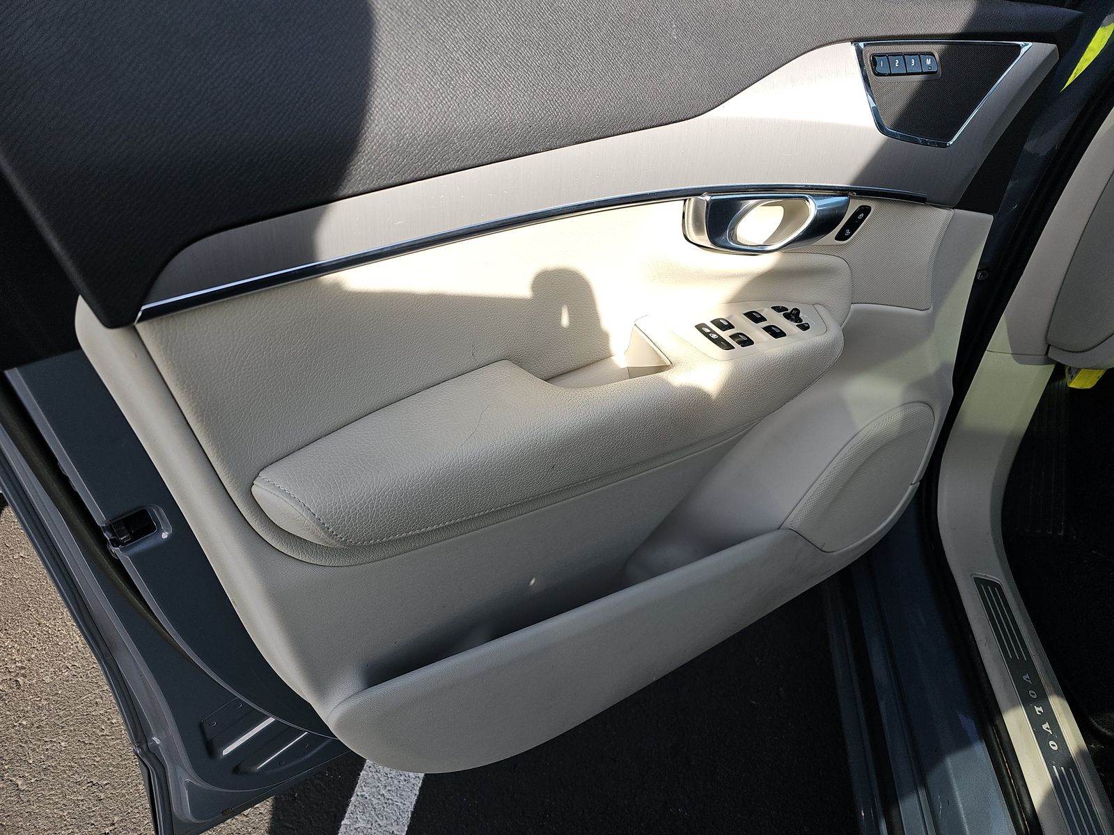 2022 Volvo XC90 T5 Momentum AWD